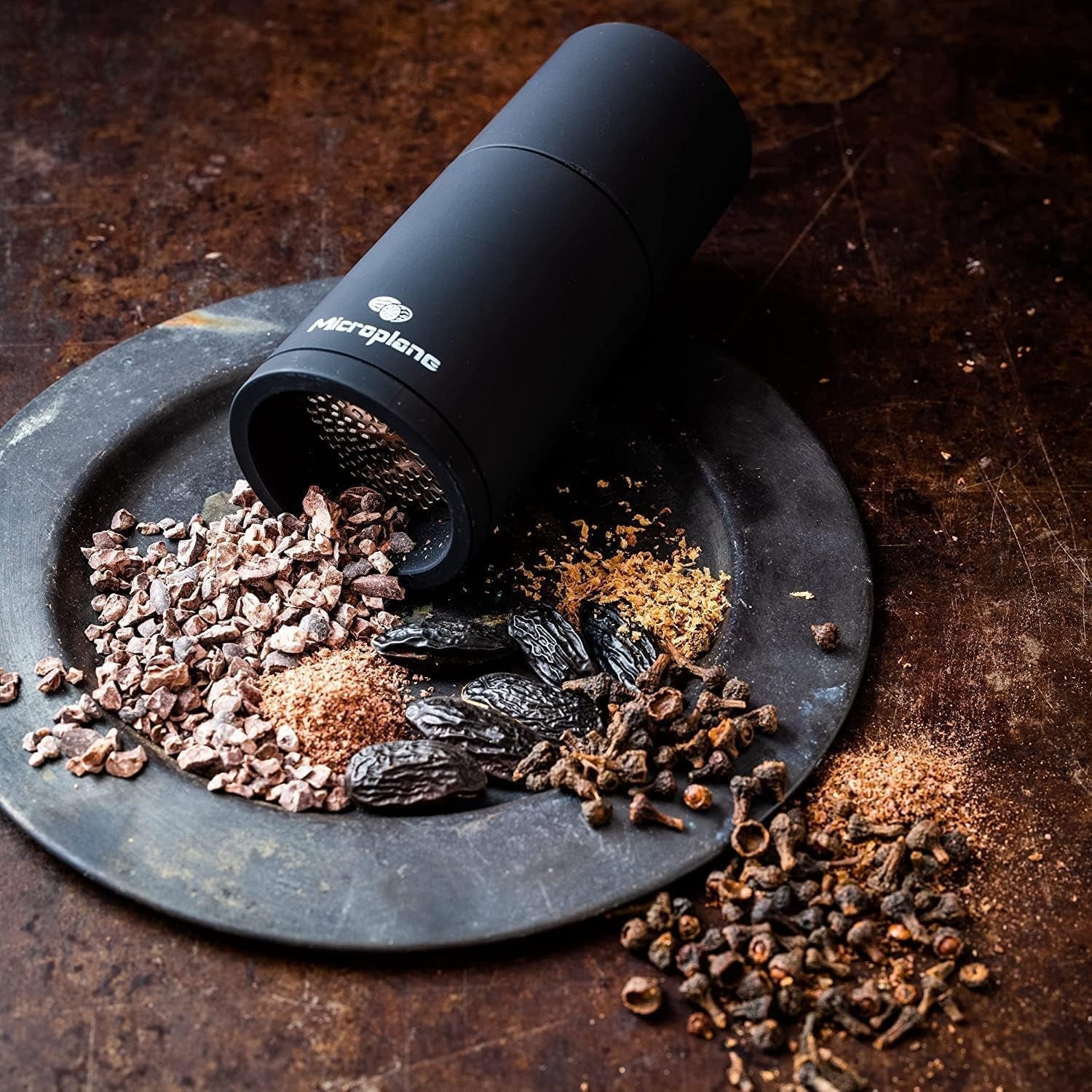 Microplane Gewürzmühle Schwarz für Muskatnuss, Zimt, Tonkabohnen, langen Pfeffer und andere trockene Gewürze. Mahlen und Mühlen Naty Shop