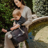 Suavinex-Geschenkset für Neugeborene. 4-teiliges Set bestehend aus: Physiologischer SX Pro-Schnuller für Babys von 0 bis 6 Monaten + Schnullerhalter + Duo-Schnullerhülle + Beißring aus Silikon. Wunderland, beige