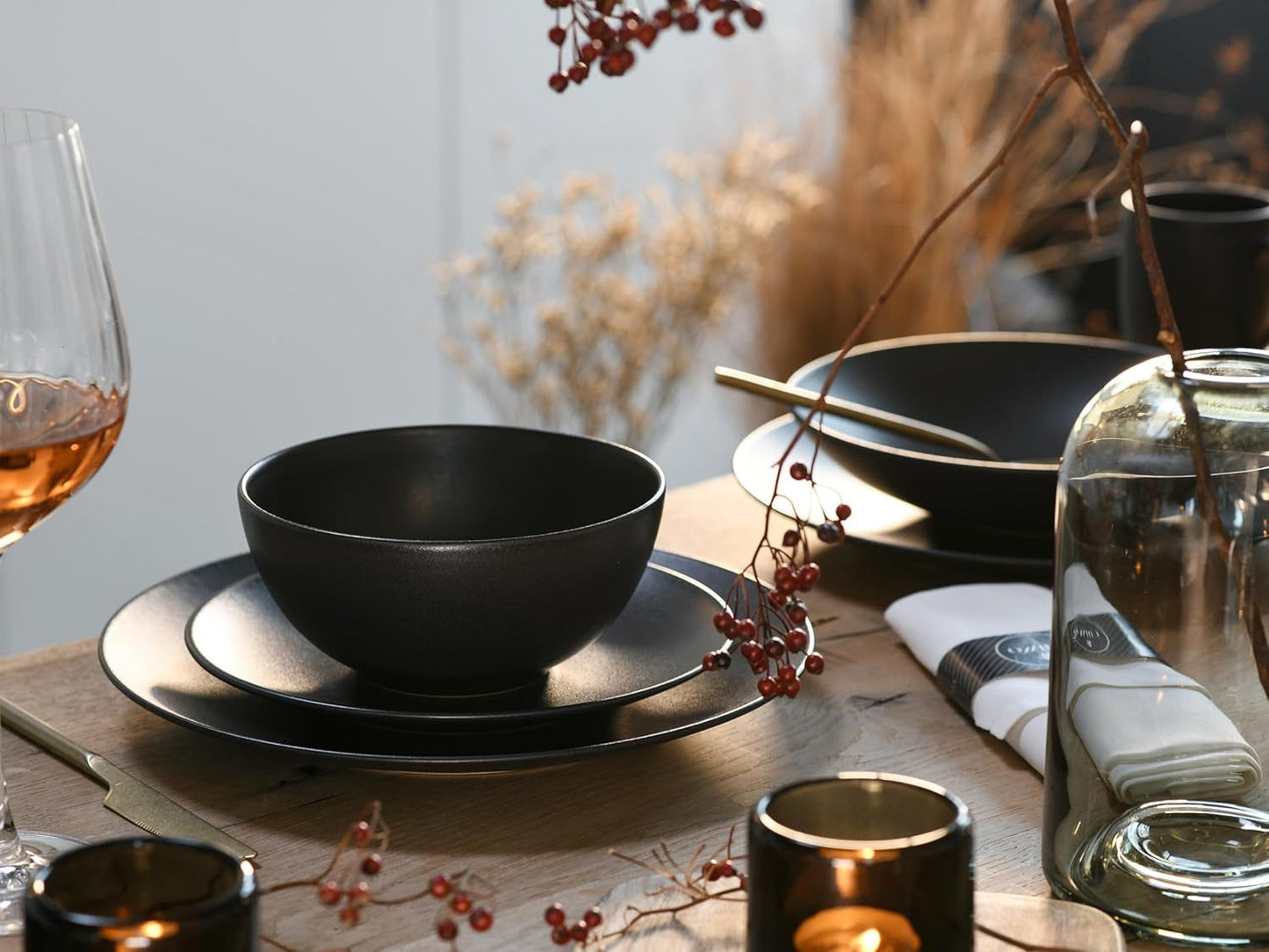 Creatable, 23146, Serie SOFT TOUCH BLACK, 20-teiliges Geschirrset, Kombiservice aus Porzellan, spülmaschinen- und mikrowellengeeignet, hergestellt in Portugal