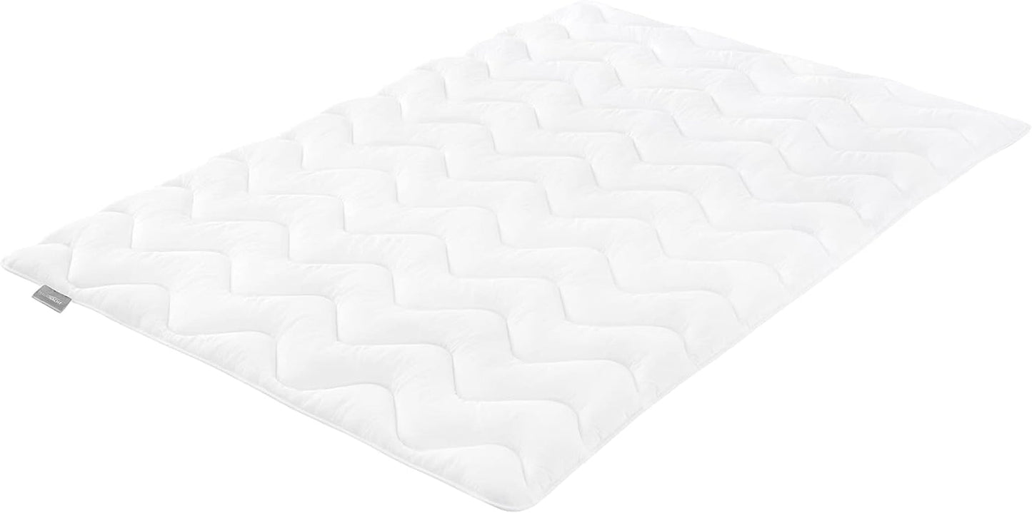 Traumnacht Basic Decke 4 Jahreszeiten, Für jede Jahreszeit, Mit angenehm weichem Mikrofaserbezug in 135 x 200 cm, Weiß, Öko Tex zertifiziert, Entwickelt in Deutschland Bettdecken und Steppdecken Naty Shop Duo Winterbettdecke 135 x 200 cm