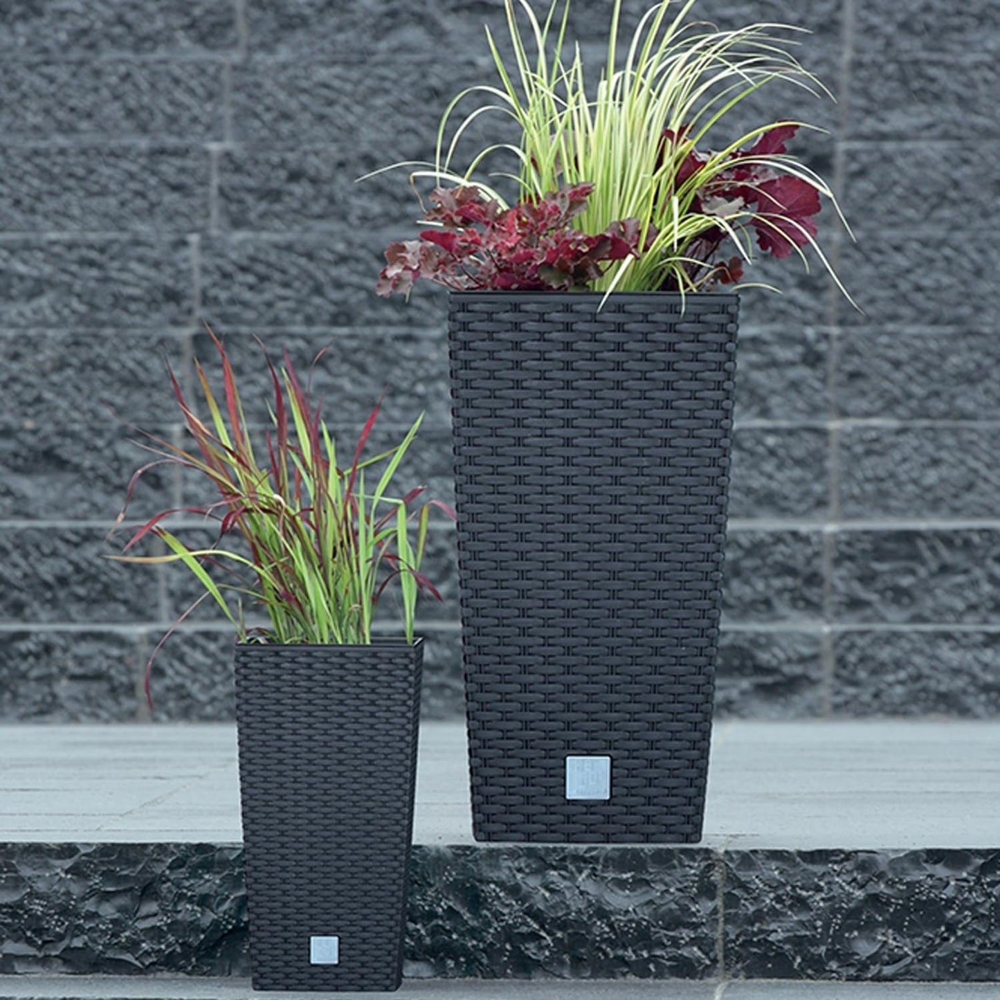 Prosperplast Rattan-Optik-Töpfe/Töpfe mit Einsatz | 26,5 x 26,5 x 50 cm | Anthrazit | witterungs- und UV-beständig | aus stabilem Kunststoff | für innen und außen
