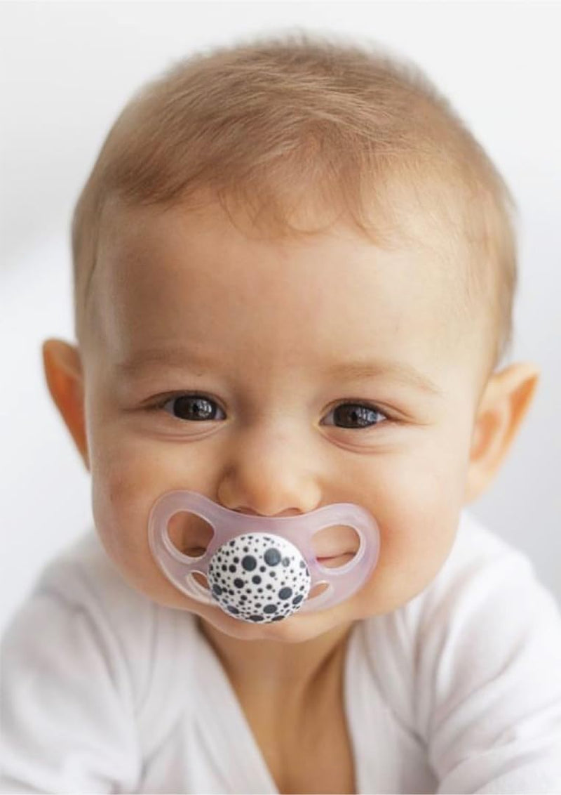 Twistshake Baby-Schnuller – 2er-Pack | Kieferorthopädische Form | Ultraleicht | Weicher Silikonsauger | BPA-frei | Geeignet für Babys ab 6 Monaten | Grauweiß