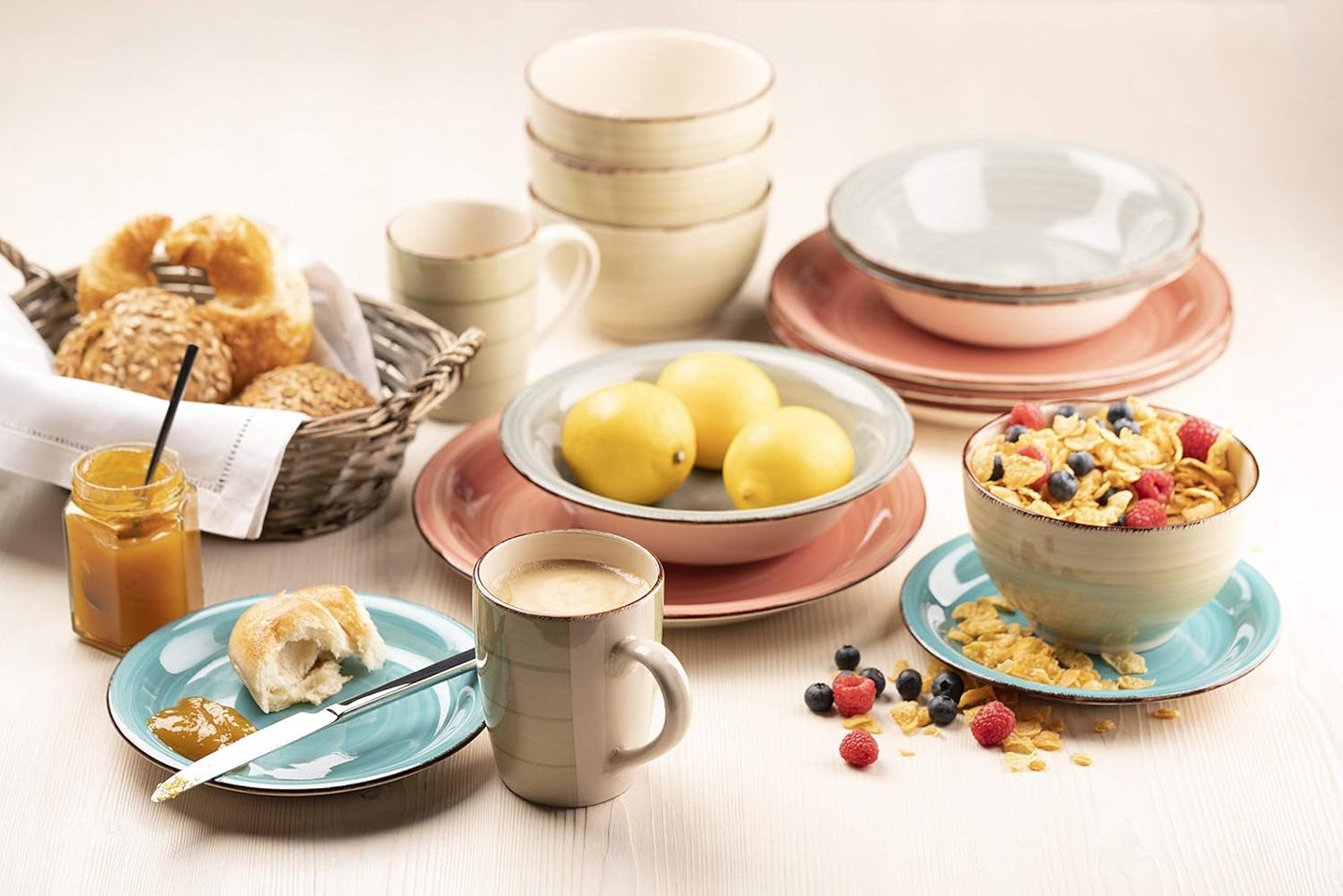 MÄSER 931490 Bel Tempo II Frühstücksset für 6 Personen im Vintage-Look, handbemalte Keramik, 18-teiliges Tafelservice, grün, Steingut