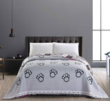 Decoking 32350 Tagesdecke 220 x 240 cm, doppelseitige Mikrofaser-Tagesdecke, pflegeleicht, Beige, Hellbraun, Kakaobraun, Grau, Stahl, Anthrazit, Graphit, Schwarz, Weiß, Rosa, Katzen, Invasion der Katzen, Betten und Decken. Beuche den DecoKing-Store