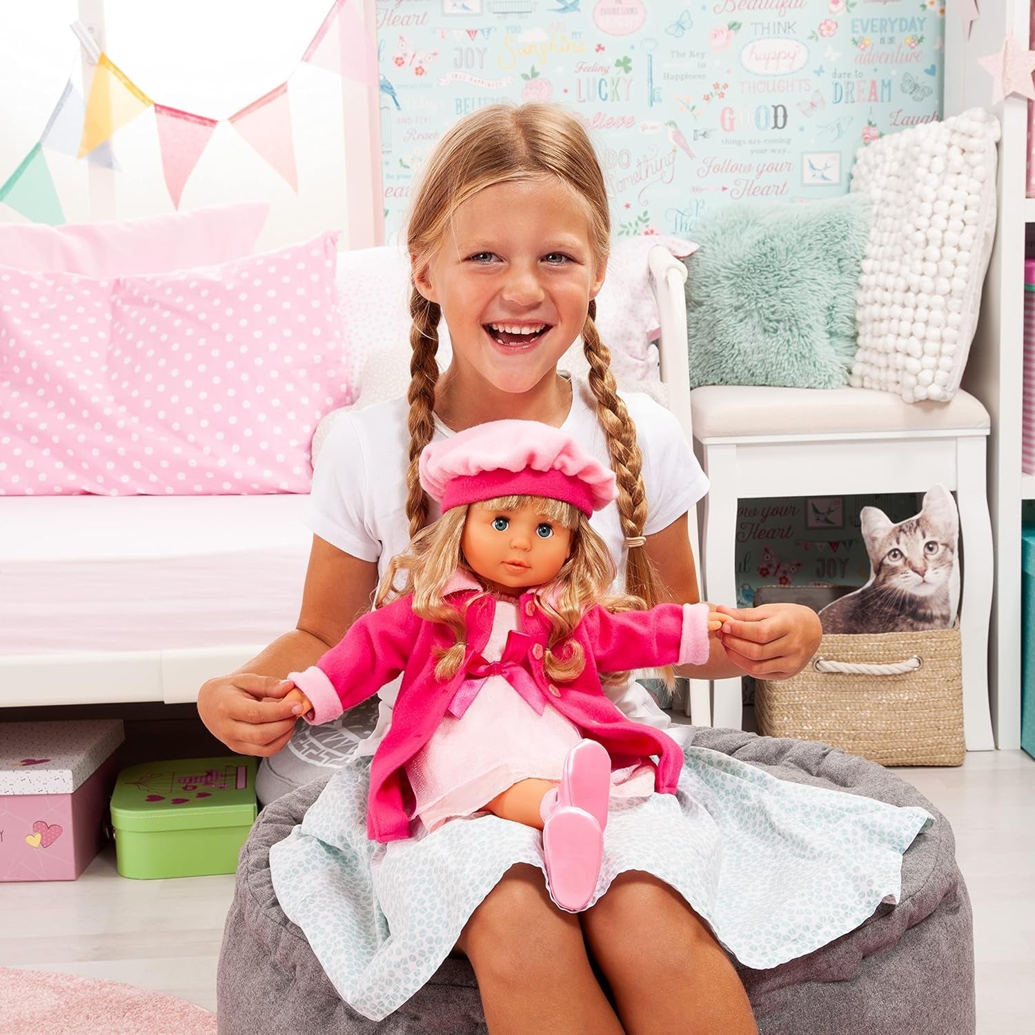 Bayer Design 94635AA Charlene, funktionale interaktive Puppe mit verschlafenen Haaren und Augen, spricht und singt 90 Sätze, 2 Gedichte und 8 Lieder, 46 cm, Pink