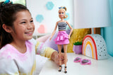 Barbie Fashionistas Puppe Nr. 213 Blondine in gestreiftem Oberteil, rosa Rock und Sonnenbrille, Sammler-Modepuppe zum 65. Geburtstag HRH11 Naty Shop Dolls