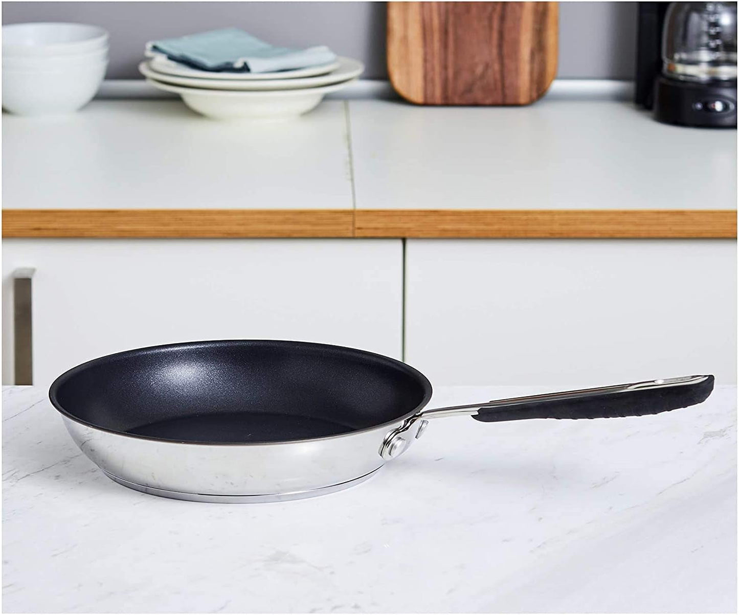 Edelstahlpfanne mit Antihaftbeschichtung – induktionsgeeignet, mit komfortablem Griff – 28 cm Töpfe und Pfannen Naty Shop