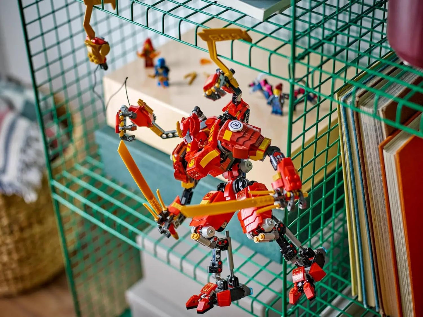LEGO NINJAGO Kais Ninja-Klettermechanik-Set, Ninja-Spielzeug mit baubarer Actionfigur und 4 Minifiguren, Abenteuerset für Kinder, Geburtstagsgeschenk für 9-jährige Jungen und Mädchen 71812 Bausets Beuche the LEGO-Store