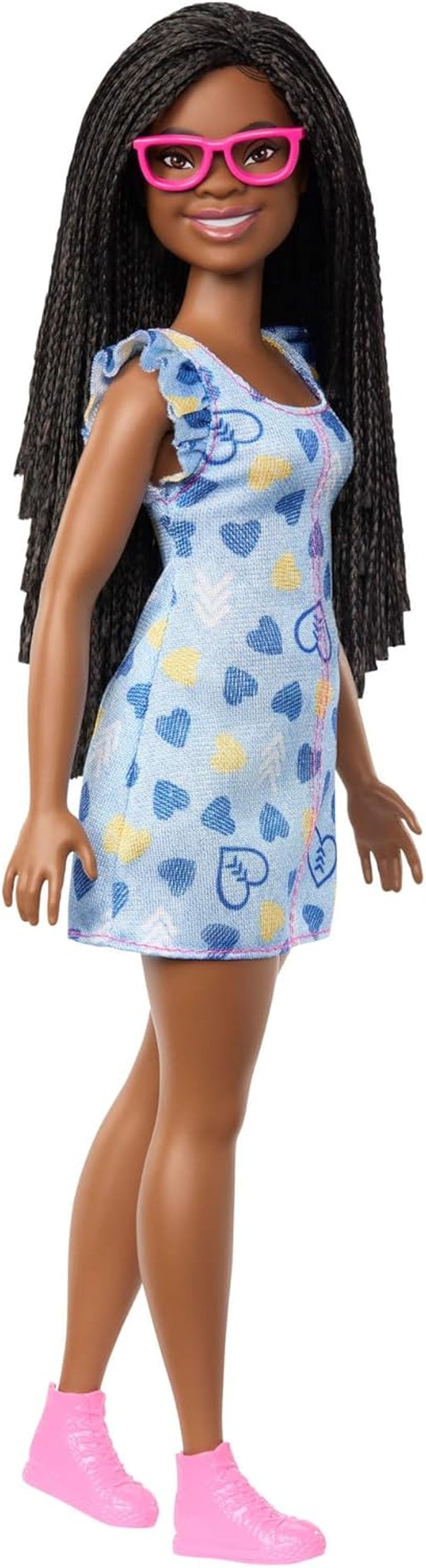 Barbie Fashionistas Puppe Nr. 229 mit Down-Syndrom in einem Kleid mit Herzmuster, das in Zusammenarbeit mit der National Down Syndrome Society, HYK14, entwickelt wurde