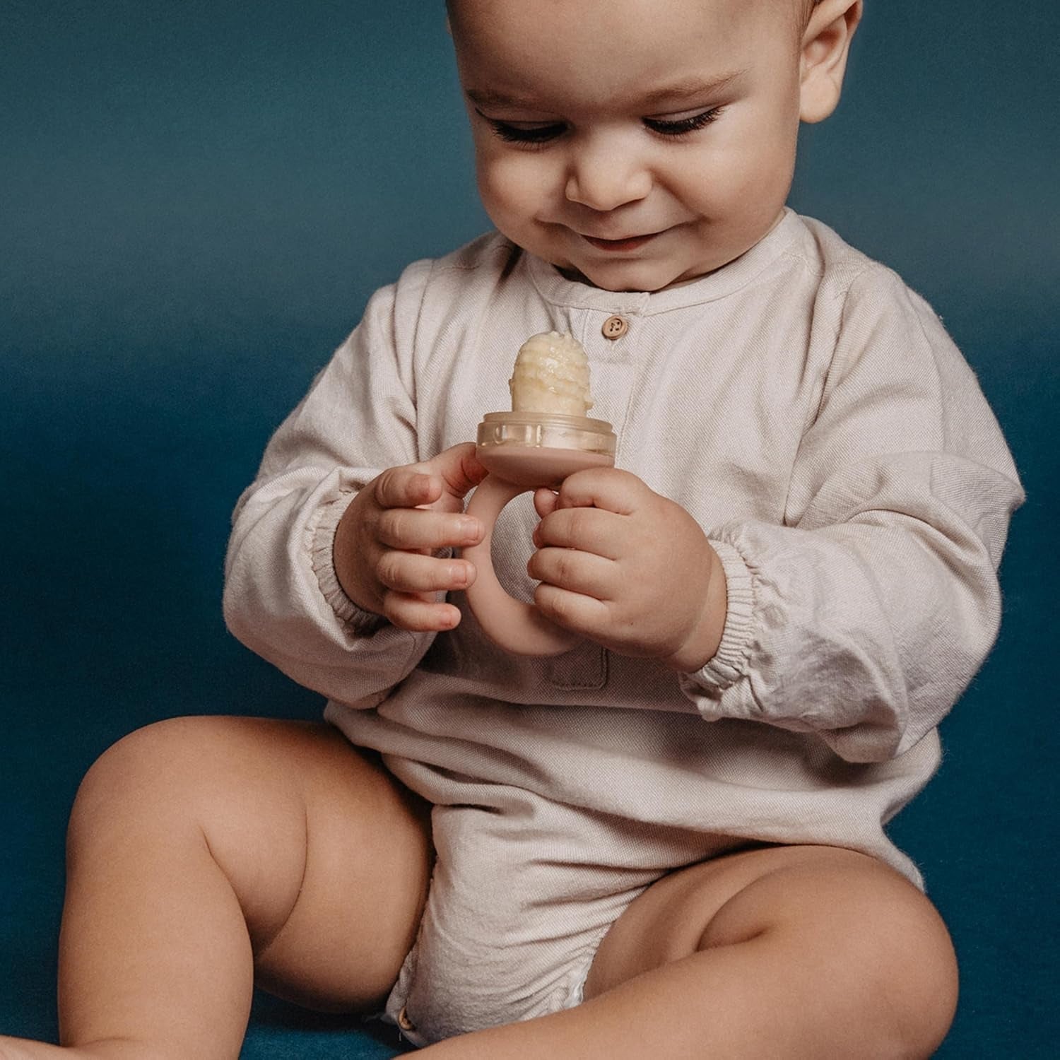 Suavinex Baby-Kauschutz aus lebensmittelechtem Silikon mit Deckel, leicht zu reinigen, spülmaschinen- und gefriergeeignet, beruhigt das Zahnfleisch, 6 Monate, grün