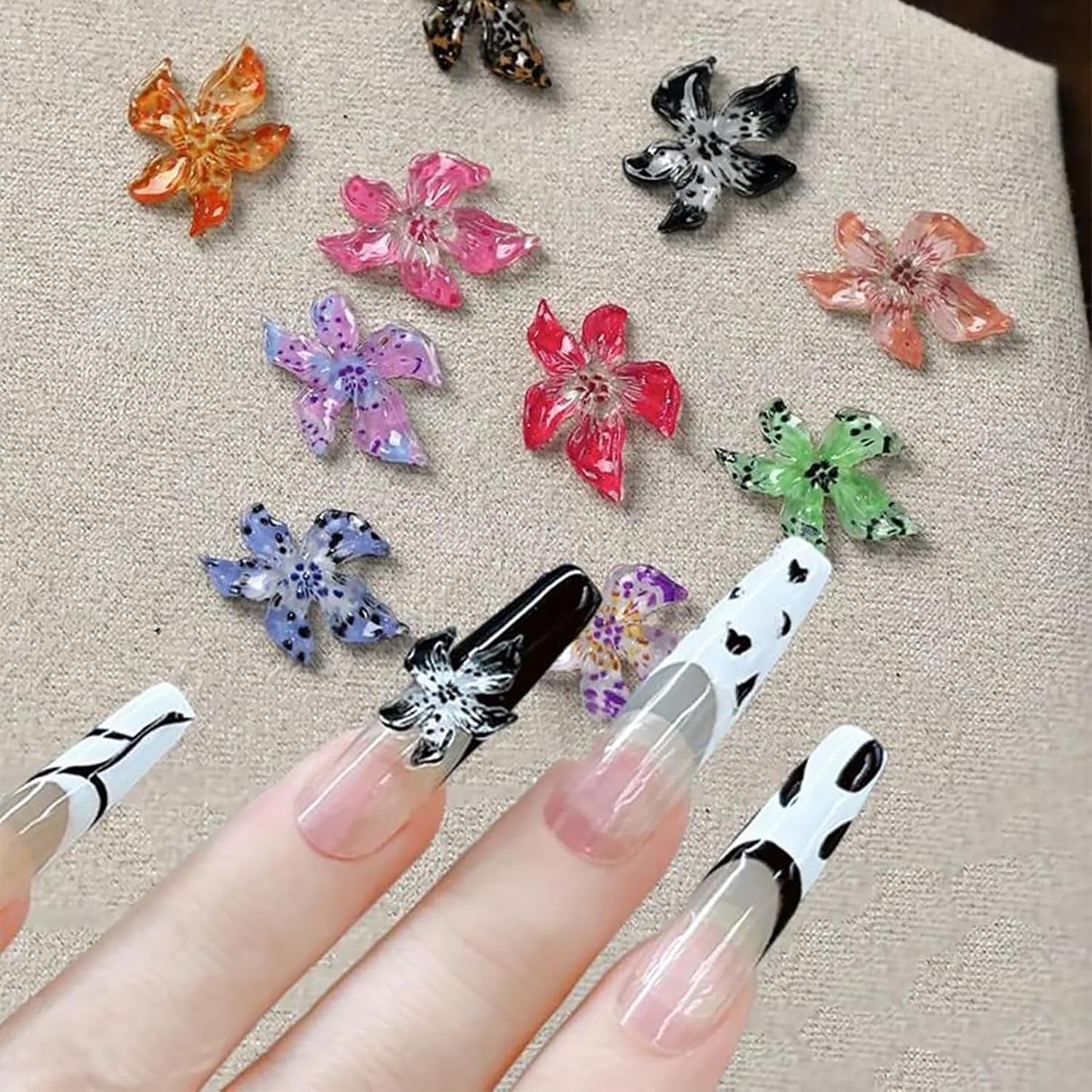 50 Stück 3D-Blumen-Nagel-Charms, 3D-Gel-Nagelkunst, Nagel-Charms, bunter Sommerschmuck, DIY-Nagelzubehör, geprägte Hibiskusblüten-Kristalle, Farbverlaufs-Nagelkunst für Frauen