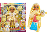 Rainbow High Winter Wonderland – Skyler (blau) – 28 cm große versteckte magische wasserspeichernde Schnee-Modepuppe mit Schneemann-Set, geeignet für Kinder im Alter von 4–12 Jahren und Sammler, Naty Shop Sunny Dolls (gelb)