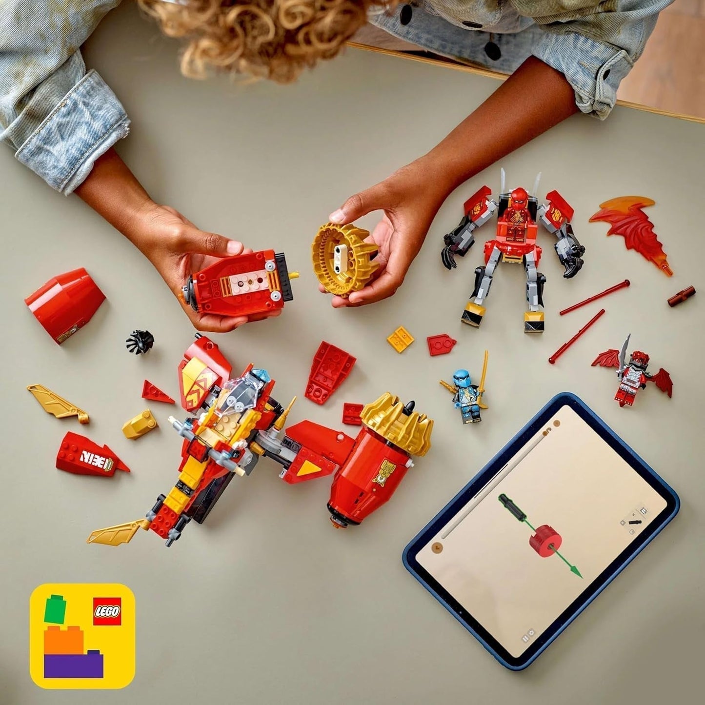LEGO NINJAGO Kais Sturmreiter-Mech – Fliegendes Motorradspielzeug mit 3 Minifiguren – Mech mit beweglichem Kopf, beweglichen Armen und Beinen – Bauspielzeug – Geschenk für Jungen und Mädchen ab 7 Jahren 71830 Bausets Besuchen Sie den LEGO-Store