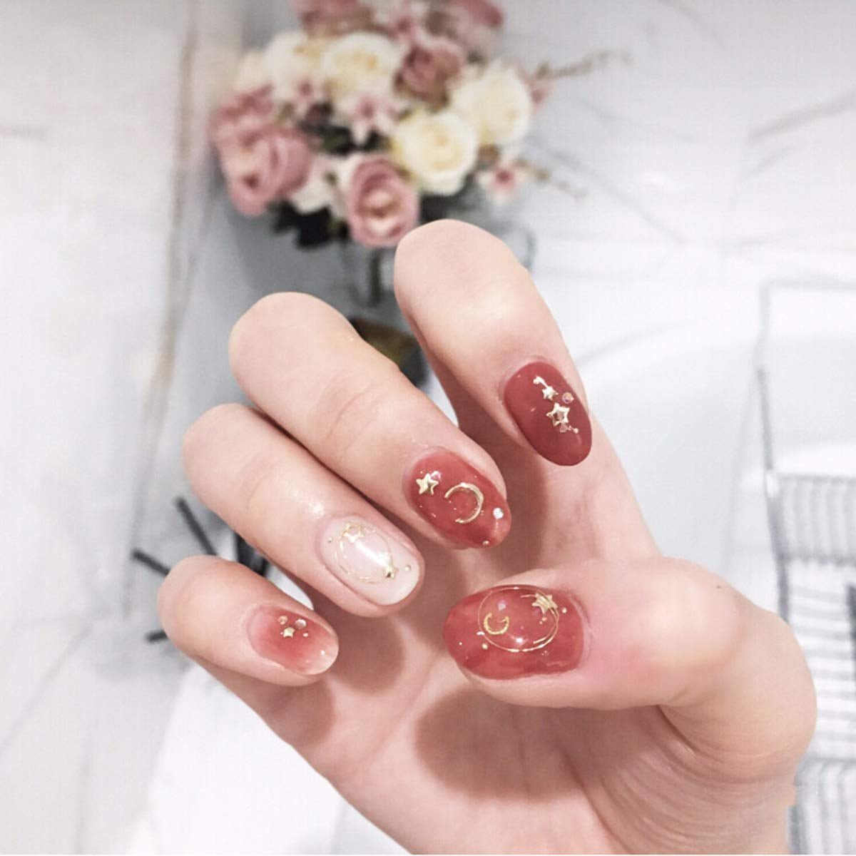 4 Boxen Nagel Art Strass, 3D Nagel Art Dekorationen, Mix Größe Nagel Perlen Glitter Strass Gold Metall Hohlniet Nagelkunst Stern Mond Sonne Nagel Zubehör Für DIY Nageldesign