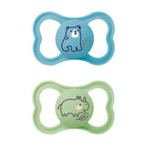 MAM Air Silikon-Schnuller, 2er-Pack, extra leichtes und luftiges Design, zahnfreundlicher Baby-Schnuller aus MAM SkinSoft-Spezialsilikon, mit Schnullerbox, 6-16 Monate, Bär/Nashorn