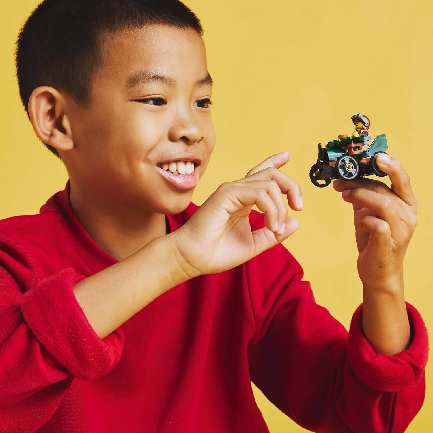 LEGO City Flugzeug vs. Krankenhausbett-Rennwagen-Set – Seifenkistenspielzeug für Jungen und Mädchen ab 5 Jahren – Bausatz mit 2 Minifiguren – Geburtstags- und Weihnachtsgeschenk 60459 Bausätze Besuchen Sie den LEGO-Store