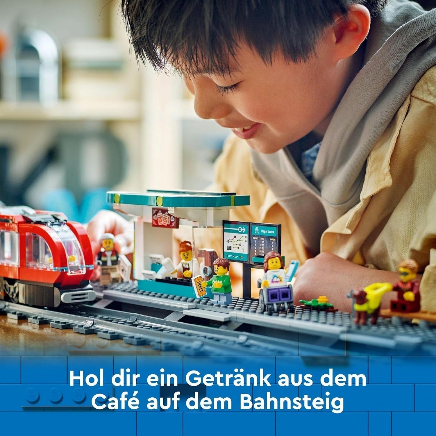 LEGO City Straßenbahn mit Bahnhof, Geschenkidee für Fahrzeugspielzeugfans ab 7 Jahren, mit 6 Minifiguren und einem Blindenhund zum Rollenspiel, Bauspielzeug 60423 Bausets Besuchen Sie den LEGO-Store