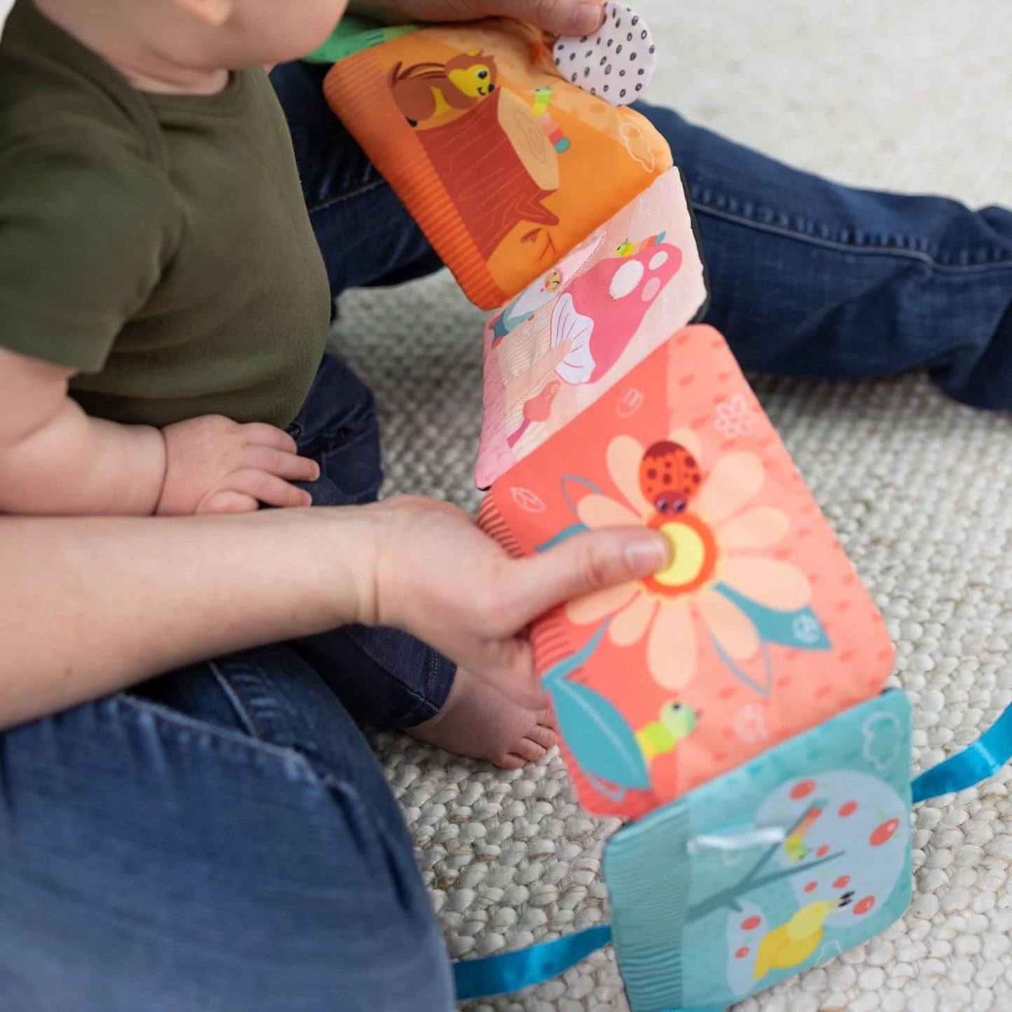 Lamaze Buntes Raupenfahrgeschäft, Spielzeug für Neugeborene, sensorisches Babyspielzeug mit Farben und Geräuschen, Entwicklungsspielzeug für Jungen und Mädchen ab 6 Monaten, L27463 Babyspielzeug Naty Shop
