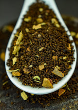 Indiens Masala Chai loser Blatttee | 50 Tassen, Mischung aus schwarzem Tee, Zimt, Kardamom, schwarzem Pfeffer | Gewürzter Masala-Tee | Chai Latte Suited 3,53 oz/ 100 g Beutel