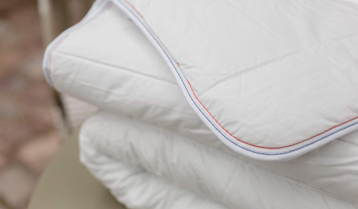 COLAS NORMAND Warme Steppdecke, waschbar bei 95 °C, 240 x 220 cm, langlebig, Mikrofaser, weich, seidig und bequem, hergestellt in Frankreich, weiß Steppdecken und Steppdecken Naty Shop