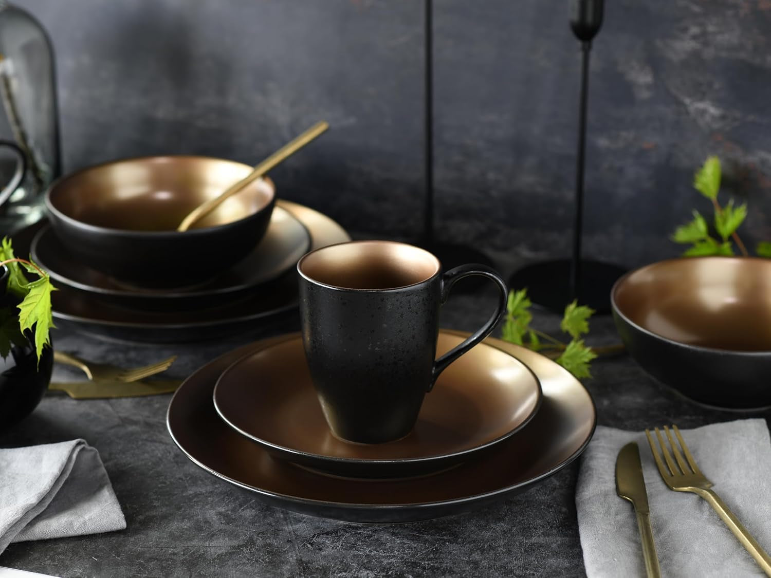 CreaTable, 23598, Serie GLAMOUR – Gold, 16-teiliges Tafelservice, Kombiservice aus Porzellan, spülmaschinen- und mikrowellengeeignet, hochwertige Herstellung