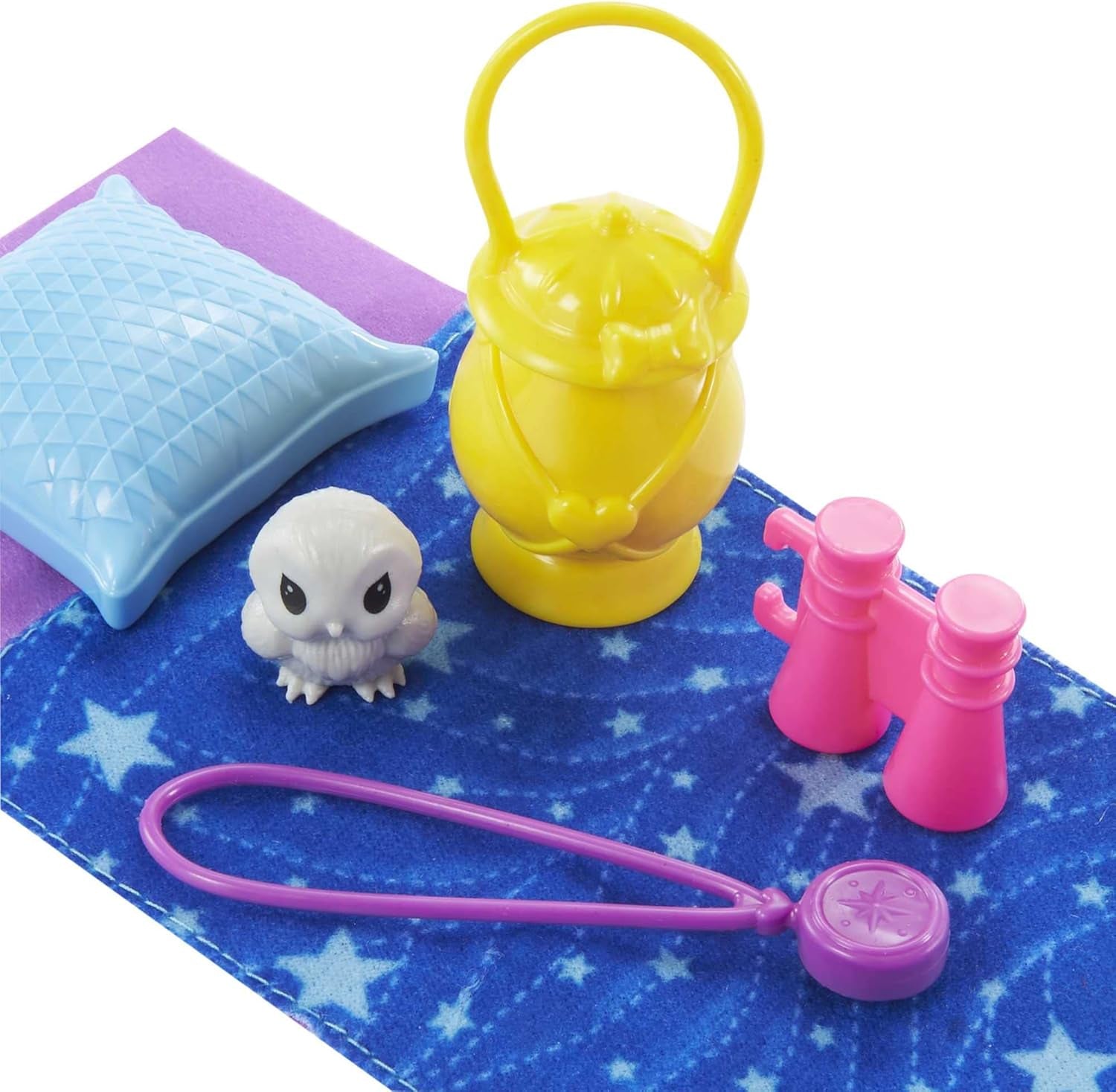 Barbie Chelsea-Serie, Chelsea-Puppe Camping mit blonden Haaren, Haustier-Eule, Schlafsack, Kissen, Taschenlampe, Fernglas, Camping-Zubehör, Kindergeschenk, Spielzeug für 3 Jahre und älter, HDF77