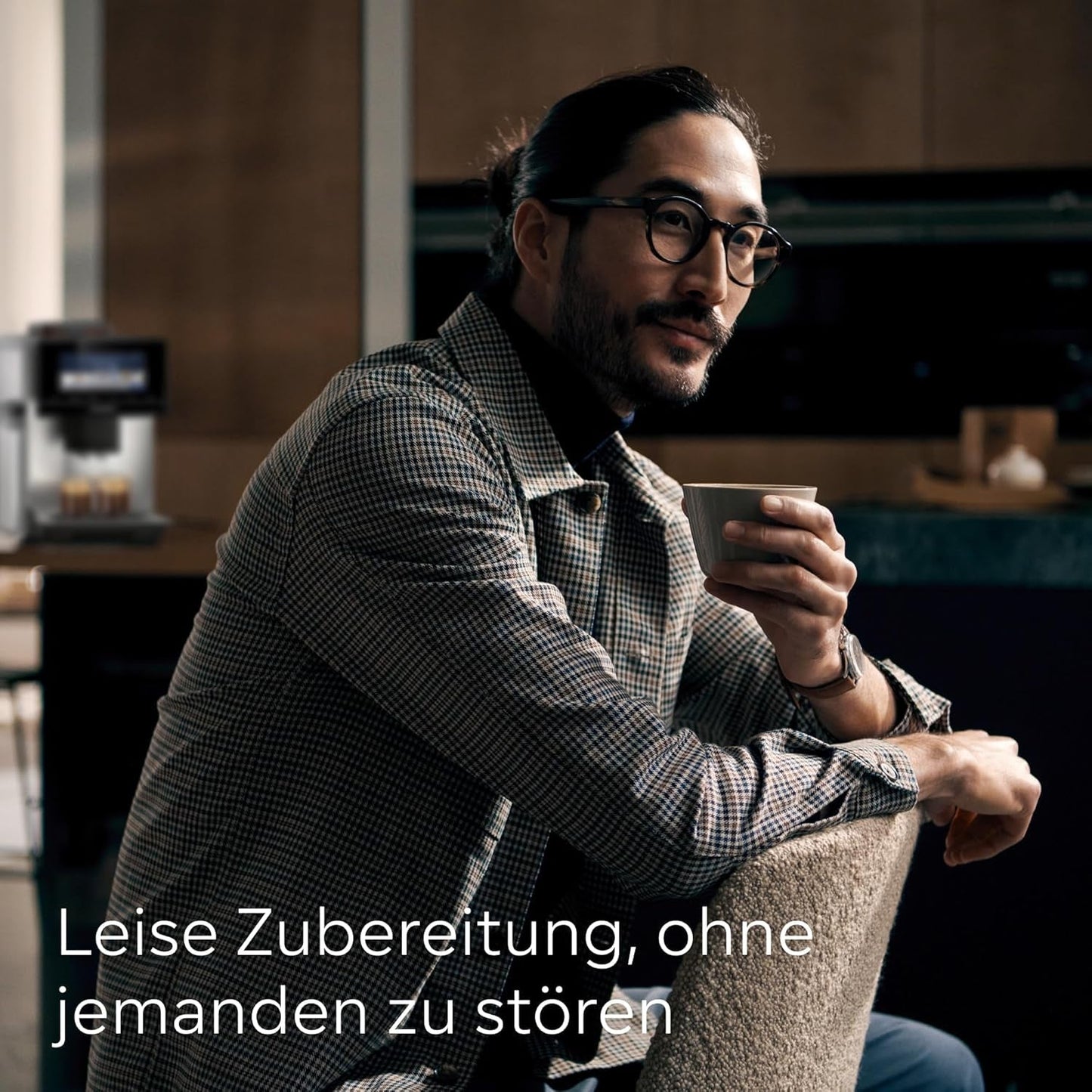 Automatische Espressomaschine Siemens EQ900, großer TFT-Farbbildschirm, 2 Bohnenbehälter, 36 Heiß- und Kaltgetränke, kalter Kaffee, superleise, Zwei-Tassen-Funktion, App-Steuerung, Edelstahl, TQ907D03