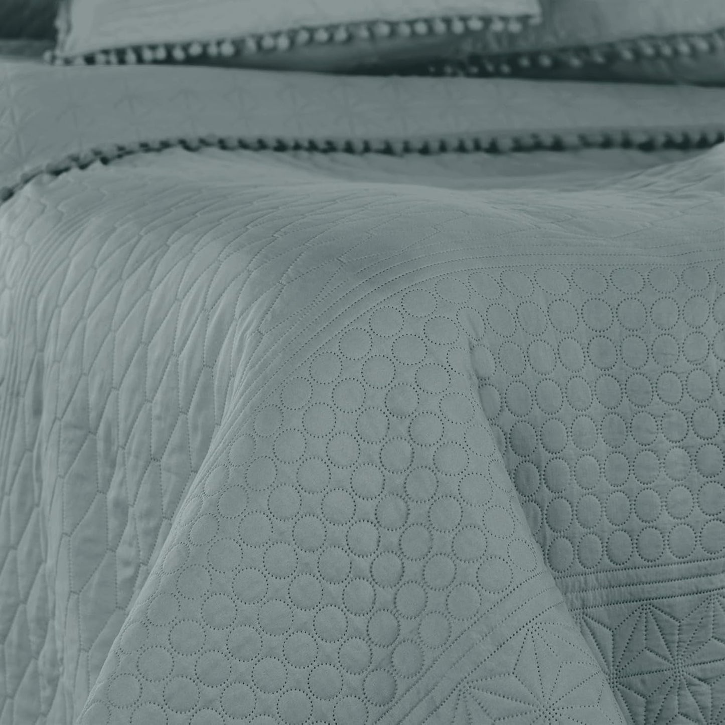 Ameliahome Tagesdecke mit Pompons 220 x 240 cm, doppelseitige Tagesdecke, Ultraschall-Steppung, Polyester, Meadore, Grau, Betten und Decken. Besuchen Sie den AmeliaHome-Store