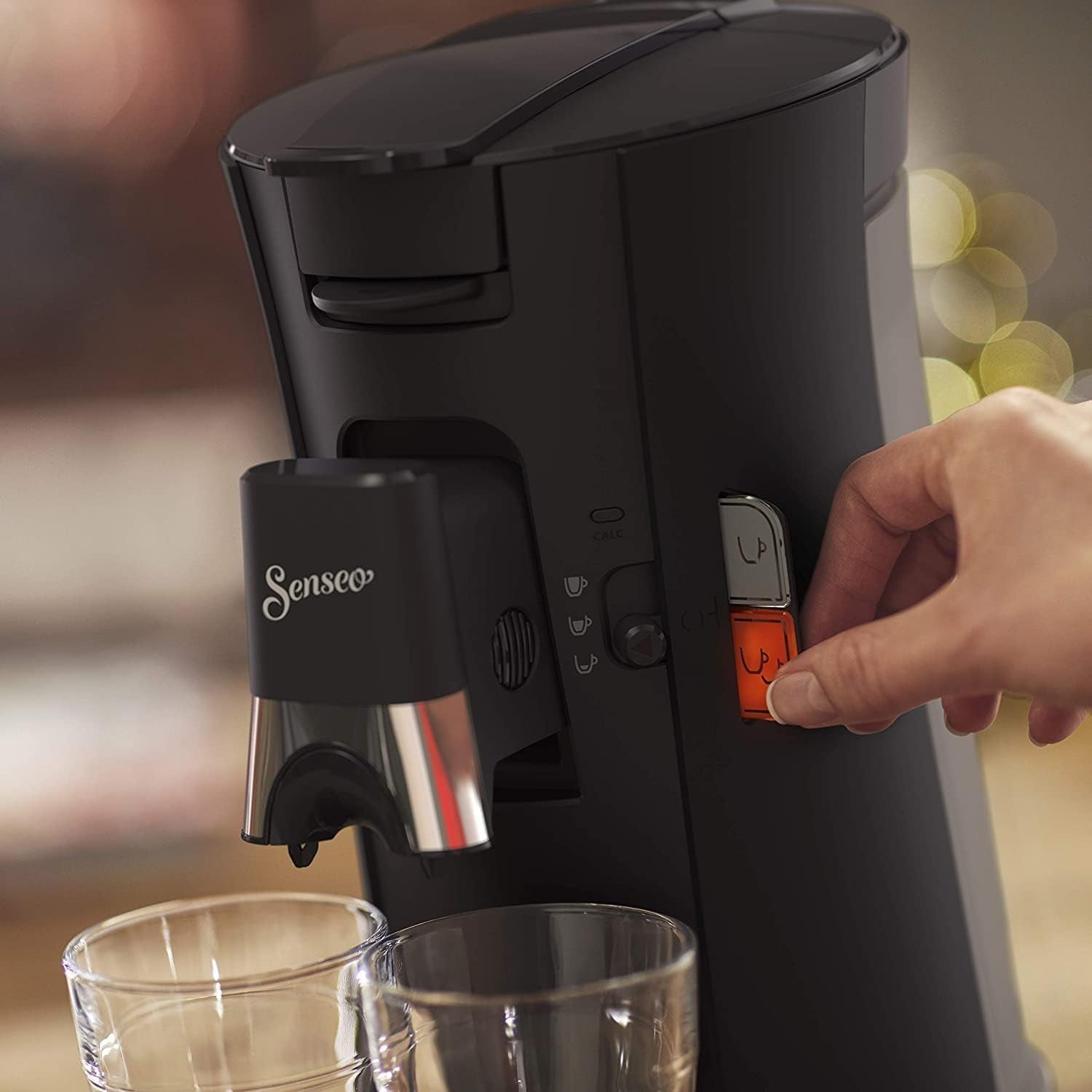 PHILIPS Senseo Select Kapsel-Espressomaschine mit Auswahl der Kaffeeintensität und Memory-Funktion, aus recyceltem Kunststoff, Farbe: Schwarz (CSA240/60)