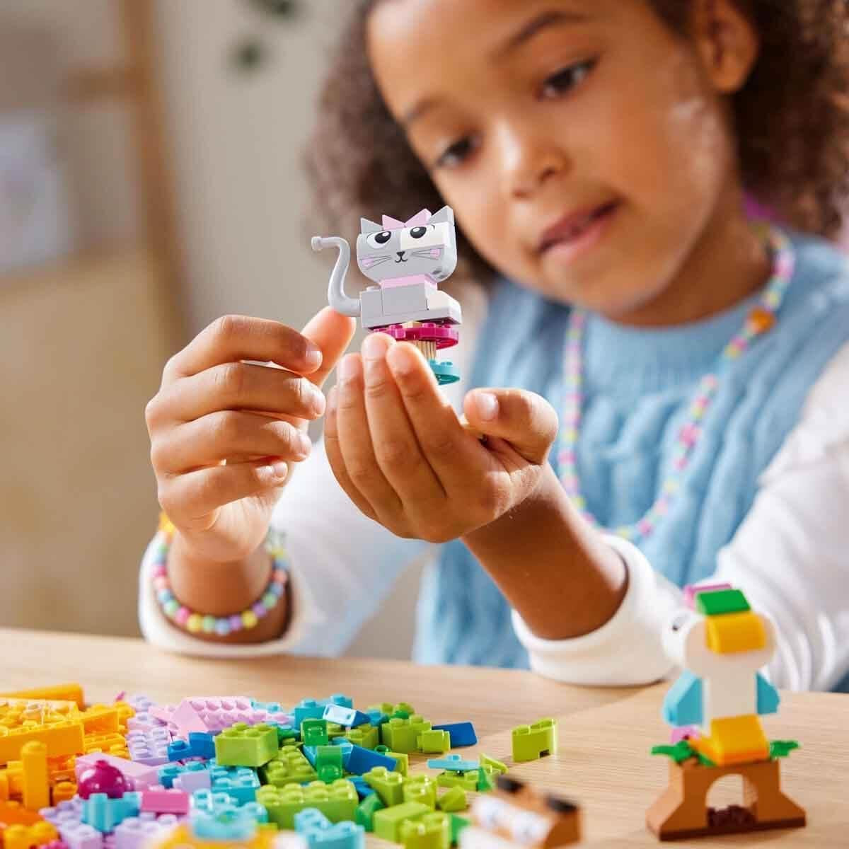 LEGO Classic Creative Animals, Box mit bunten Steinen, Baustein-Tierfiguren wie Hund, Katze, Hase, Hamster und Vogel, Konstruktionsspielzeug für Jungen und Mädchen ab 5 Jahren 11034 Bausets Besuchen Sie den LEGO-Store