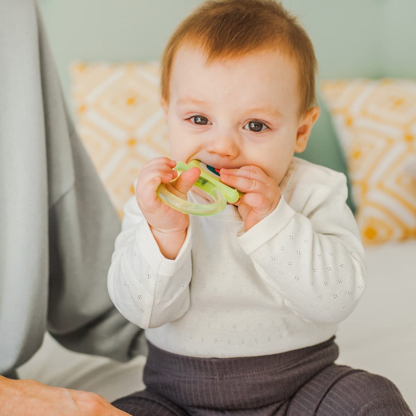 Suavinex Baby-Silikon-Beißring + 4 Monate, kühles, weiches und helles Schmetterlingsblau-Beißring