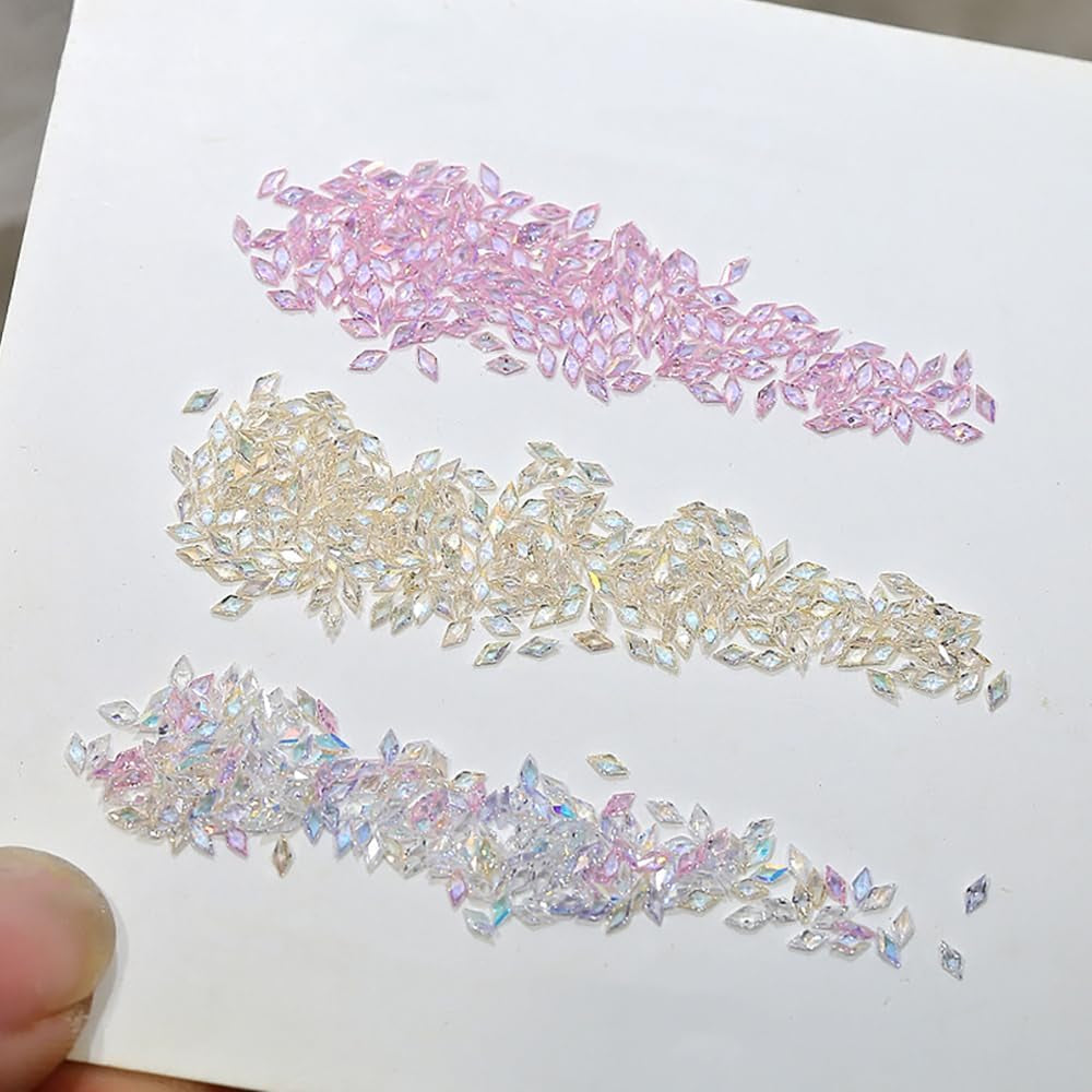 50 Stück kleine Zirkonia-Rhombus-Glitzer-Nagelsteine, Schlüsselanhänger, gemischte Farben, funkelnde Strasssteine, Nagelanhänger, Mini-Rhombus-Nagelkristalle, Diamantnägel, Strasssteine, Nagelanhänger, Nagelzubehör, Nagelkunst
