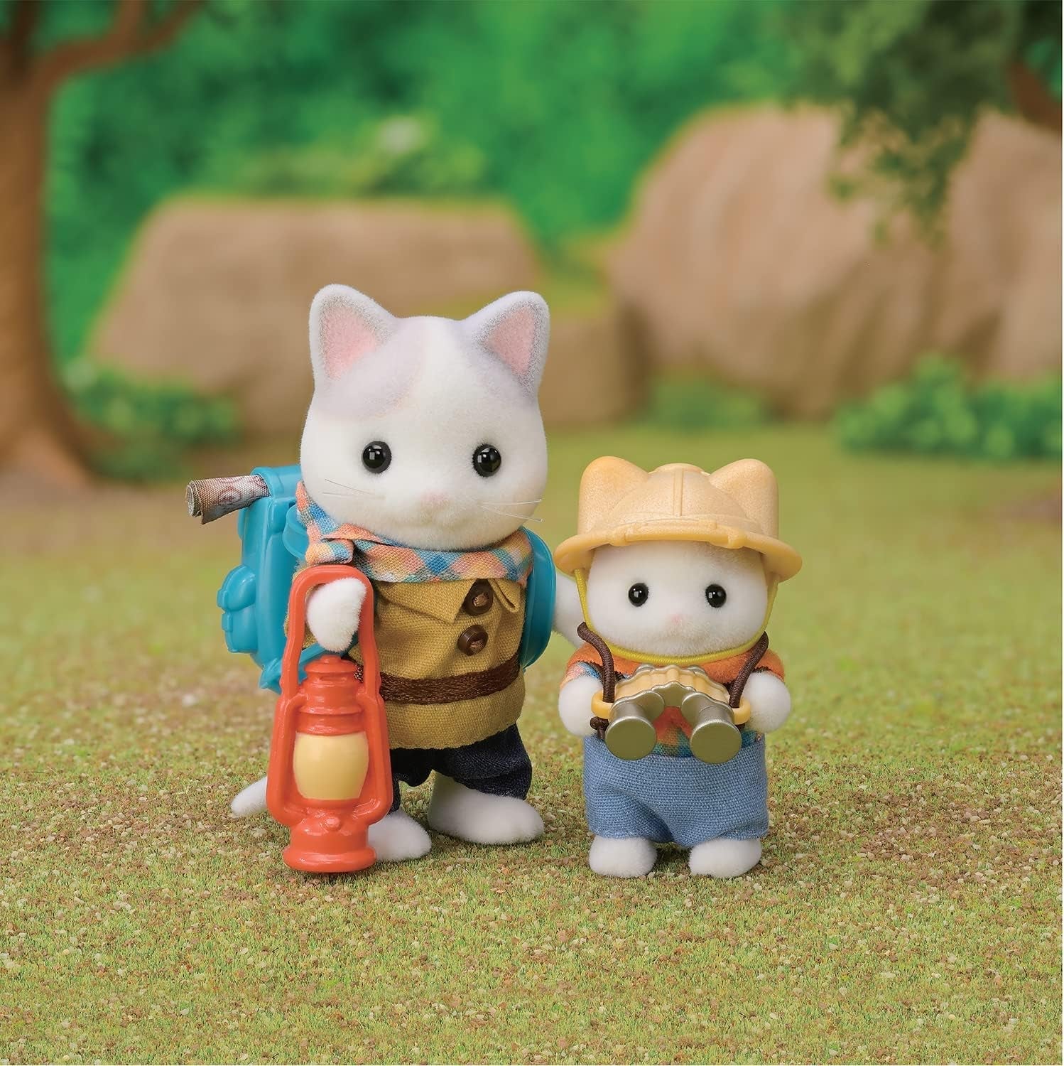 Sylvanian Families – 5763 Abenteuer-Entdecker-Set mit zwei Figuren, Vater und Baby-Milchkätzchen, Tierfigur, detailliertes Spielzeug für Kinder ab 3 Jahren