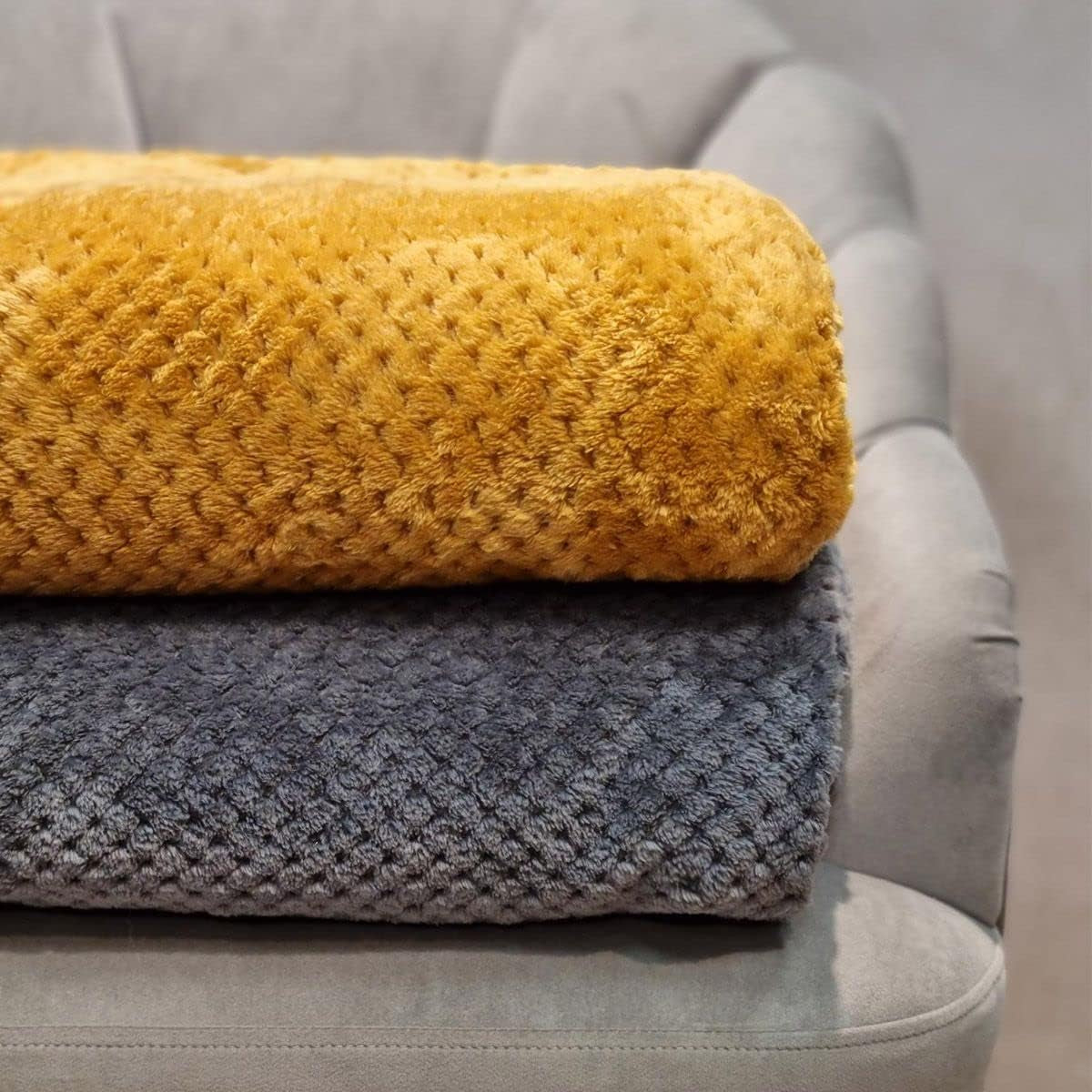 HOMLA Noah Weiche dekorative Decke – kuschelige Decke aus Polyesterfaser für Zuhause, flauschige Decke für Schlafsofa – 150 x 200 cm, Reiskornmuster, Senffarbe. Betten und Decken. Besuchen Sie den HOMLA-Store