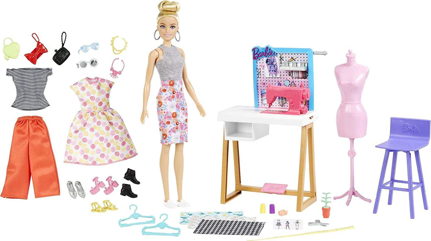 Barbie HDY90 – Modedesigner-Puppe (30,40 cm) und Atelier, über 25 Design- und Modeaccessoires, Design-Schreibtisch, Stuhl, Nähmaschine, Textilmuster, Schaufensterpuppe und mehr, Spielzeug für Kinder ab 3 Jahren