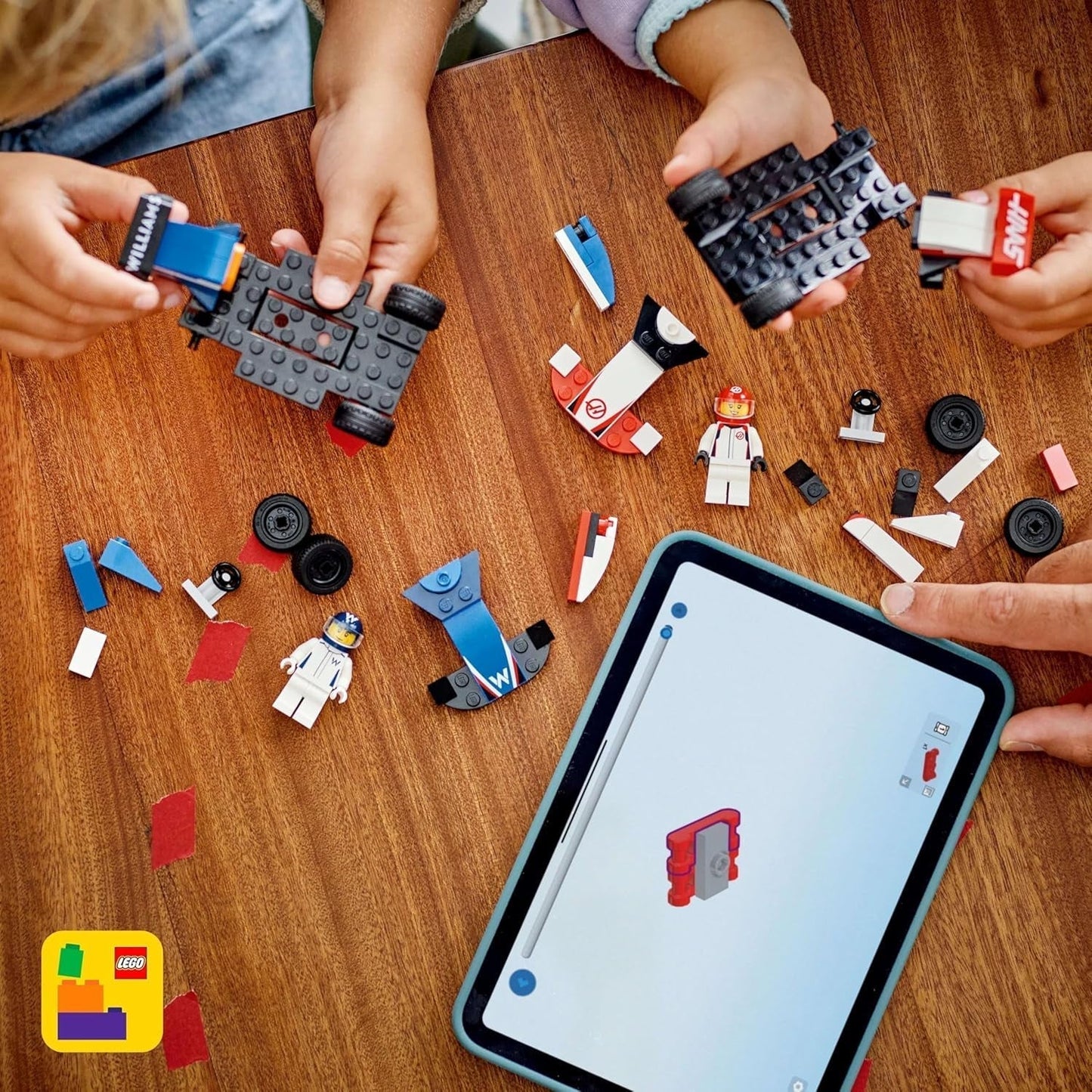 LEGO City F1 Williams Racing und Haas F1 Racing Cars – Formel-1-Spielzeug mit baubaren Autos und 2 Rennfahrer-Minifiguren – Kleine Geschenkideen für Jungen und Mädchen ab 4 Jahren 60464 Bausets Beuche den LEGO-Store