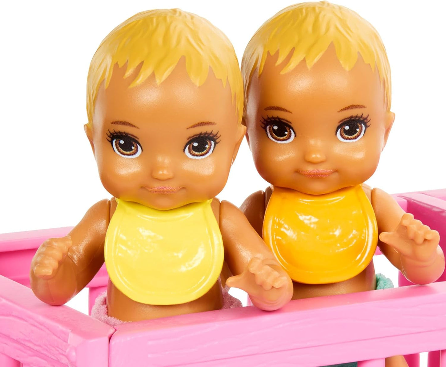 Barbie Skipper-Puppe und Kinderzimmer mit Zubehör, einschließlich Zwillingspuppen, 1 Kinderbett, 1 Schaukel, 1 Wippe und mehr, HXM99 Naty Shop Dolls