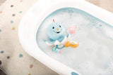 Octily Badespielzeug 18x14cm inkl. 3 Figuren in Geschenkbox 23,5x17x13,5cm blau - Spielzeug mit Griffelementen - Kinderbadespielzeug zum Fangen und Spielen Baby Toys Naty Shop