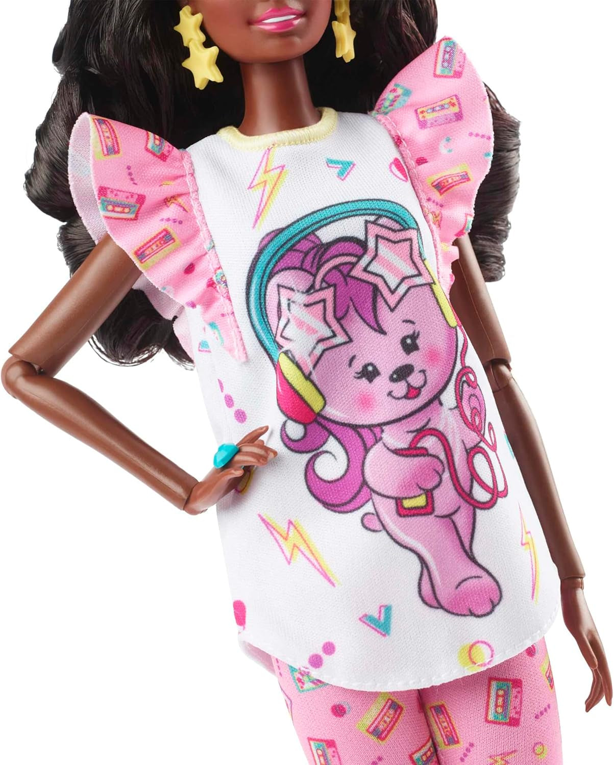 Barbie Rewind – nostalgische Sammlerfigur im 80er-Jahre-Stil mit wunderschönem Haar und Outfit, inklusive Fernseher, Popcorn und Telefon, für Fans und Sammler, HJX19