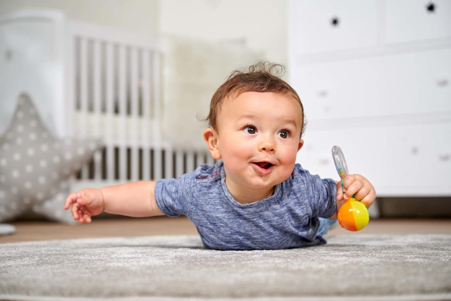 Simba 104010060 – Rassel ABC leuchtend, leuchtet beim Schütteln, 14 cm, Spielzeug für Babys, Rassel für Babys, Erstausstattung, ab 3 Monaten, gelb Jucarii Bebe Naty Shop