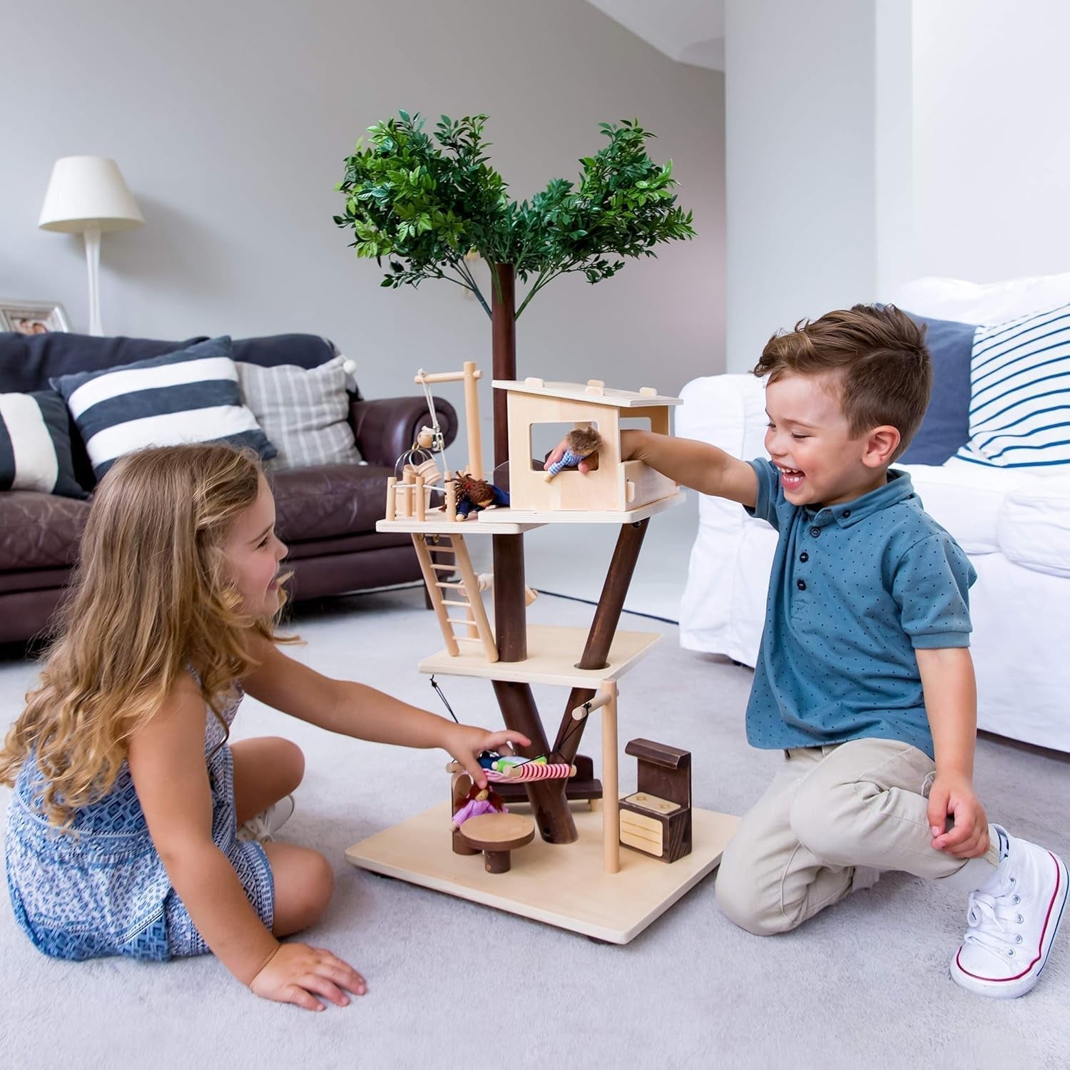 Everearth Baumhaus aus Holz – Puppenhaus für Kinder ab 3 Jahren – Nachhaltiges Spielhaus mit Zubehör – Fsc®-zertifiziert – Perfektes Holzspielzeug für fantasievolles Spielen – Puppenhausmöbel EE33767 Naty Shop Puppenhäuser