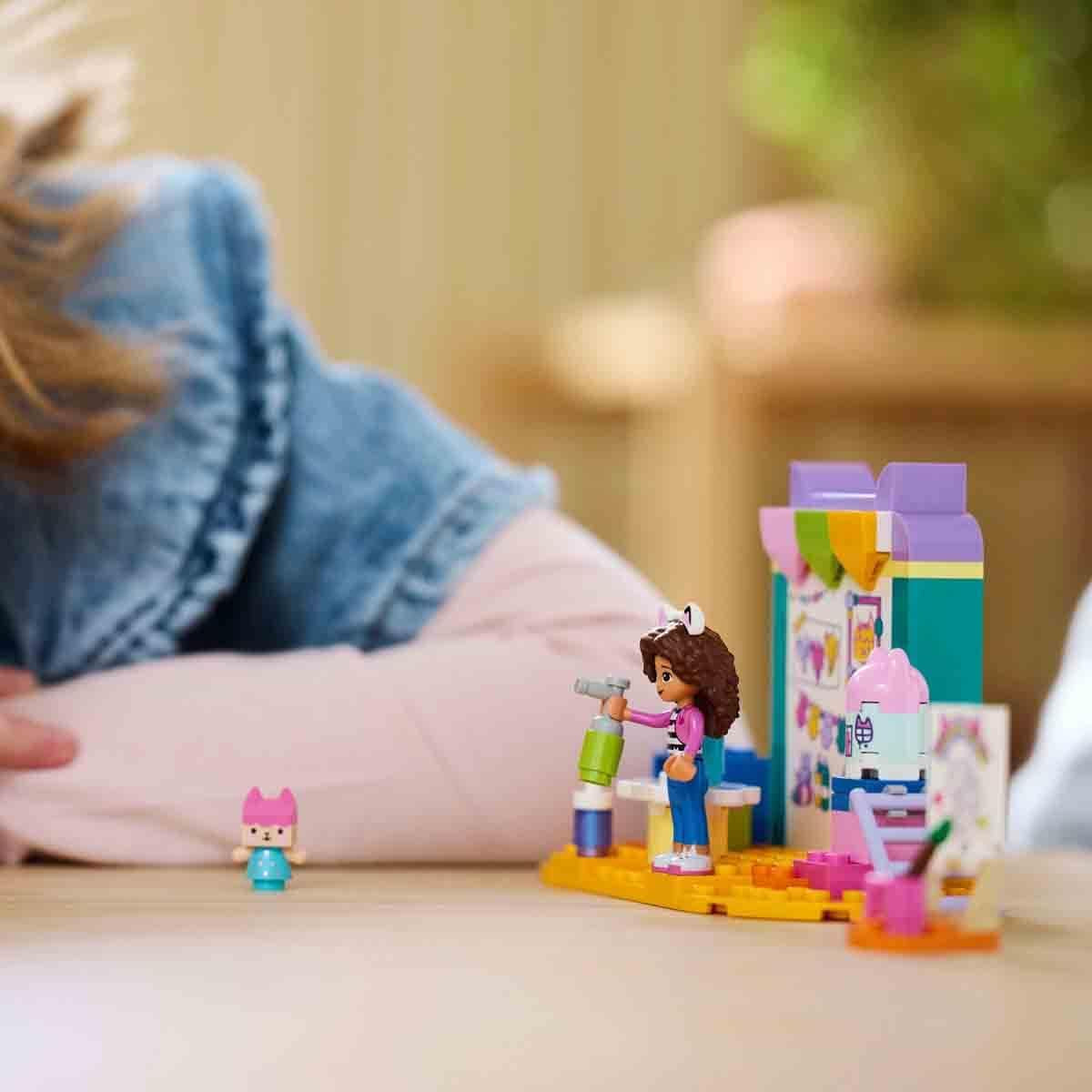 LEGO 4+ Gabbys Puppenhaus, Bastelspaß mit Babybox, Rollenspielset, kreatives Kunst- und Bastelset für Mädchen und Jungen ab 4 Jahren, Modellspielzeughaus 10795 Bausets Beuche den LEGO-Store
