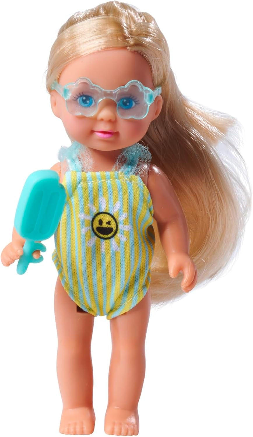Simba Evi Love Travel, 2 verschiedene Modelle, es wird nur EIN Artikel geliefert, Puppe in einem Rollkoffer, trägt einen Badeanzug mit Rüschen, inklusive Sonnenbrille und Eiscreme, 12 cm, ab 3 Jahren