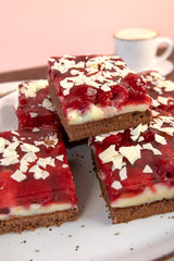 RUF Kleiner Himbeer-Schokokuchen, Mini-Kuchen Mit Feiner Puddingcreme, Himbeeren Und Weißen Schokoraspeln, Inkl. Backform, 1X252G Mischung zum Backen und Kochen Naty Shop