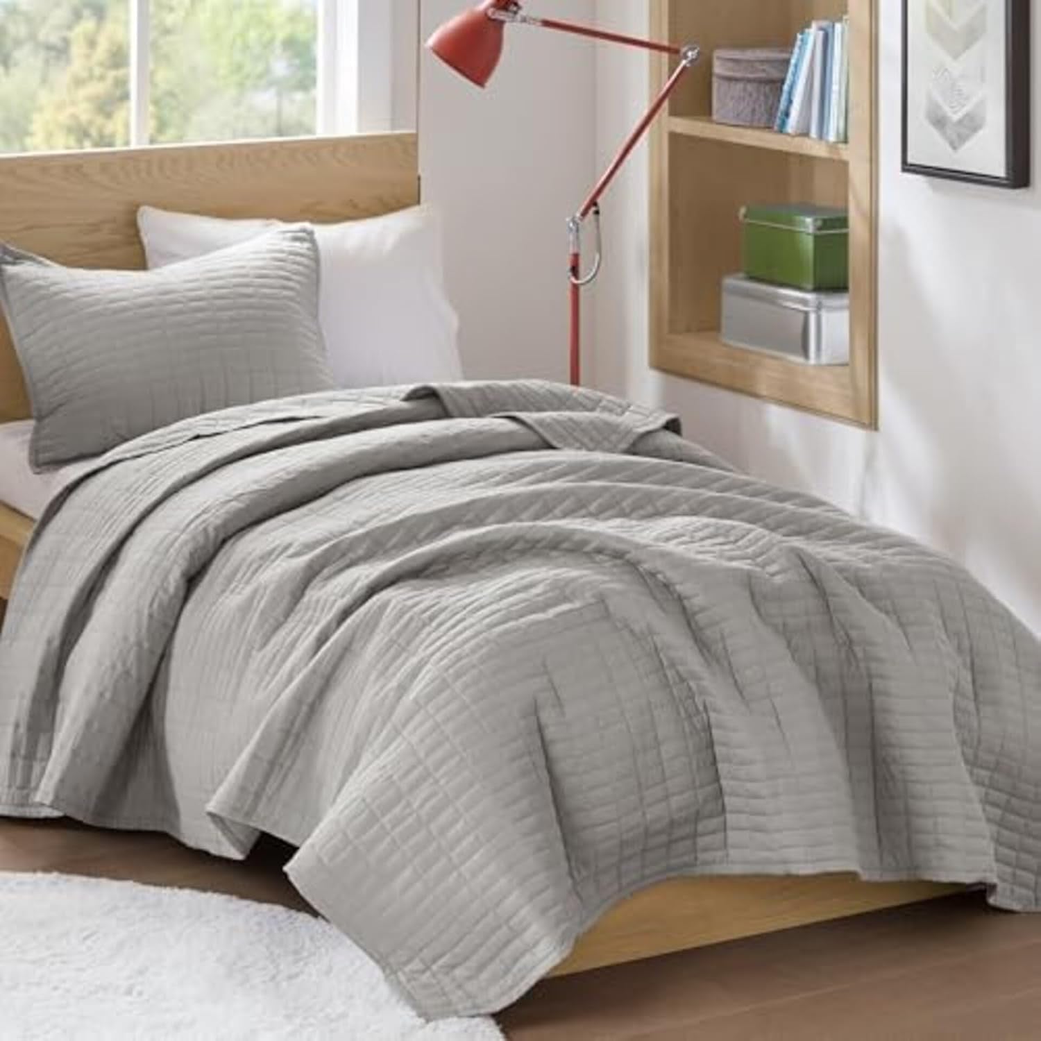 Comfort Spaces Kienna Steppdecken-Set, luxuriöse Doppelnaht, Sommerdecke, leicht, weich, ganzjährige Bettwäsche, passender Kissenbezug, weiß, Decke für Kingsize-Betten (264,2 x 228,6 cm), Naty Shop Quilts & Quilts Grey Twin/Twin XL (66"X90")