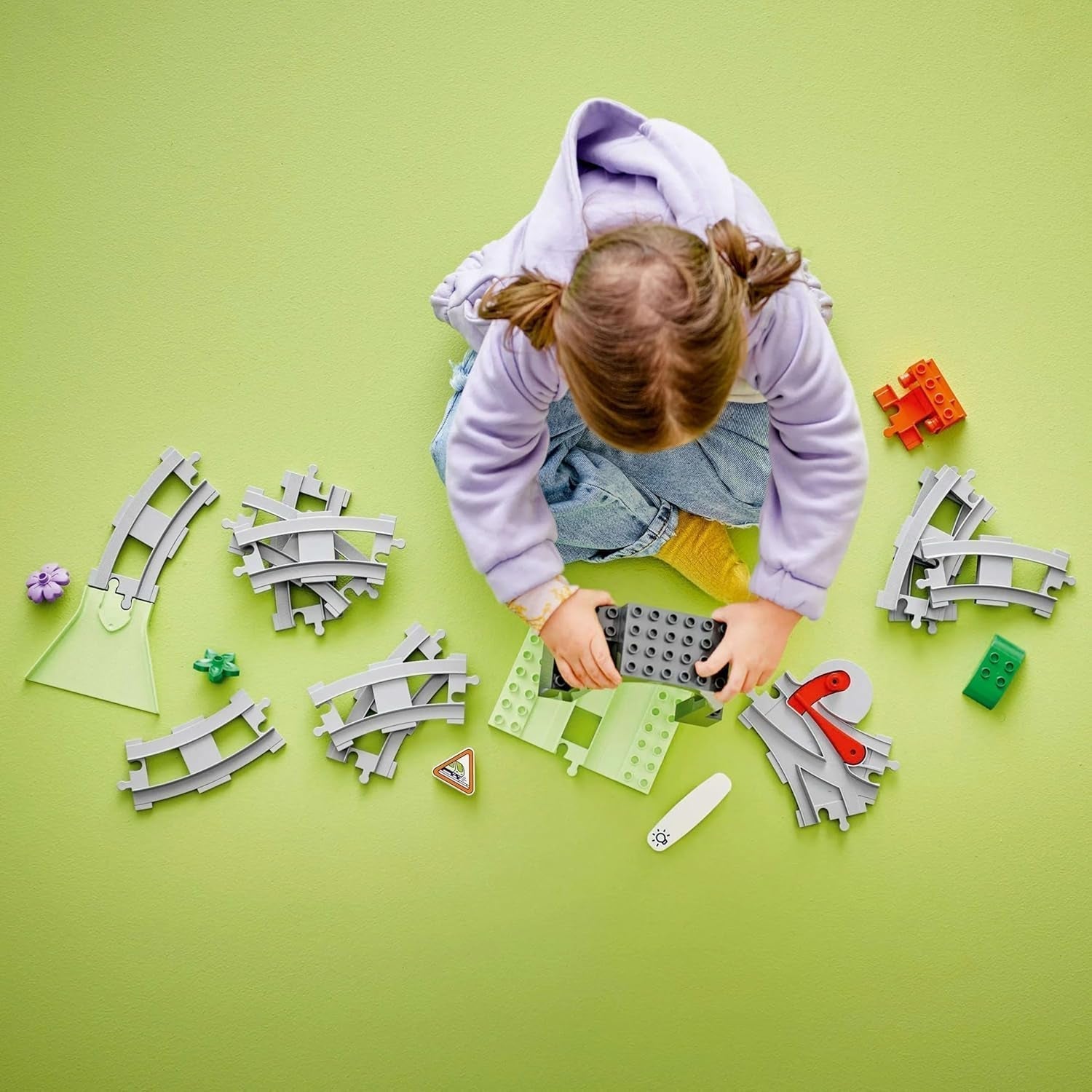 LEGO DUPLO Town Eisenbahntunnel und Gleise – Erweiterungsset, Geschenk für Kleinkinder, fördert die Geschicklichkeit, Spielset für 2-jährige Fahrzeugfans, kreatives Lernspielzeug 10425 Bausets Besuchen Sie den LEGO-Store