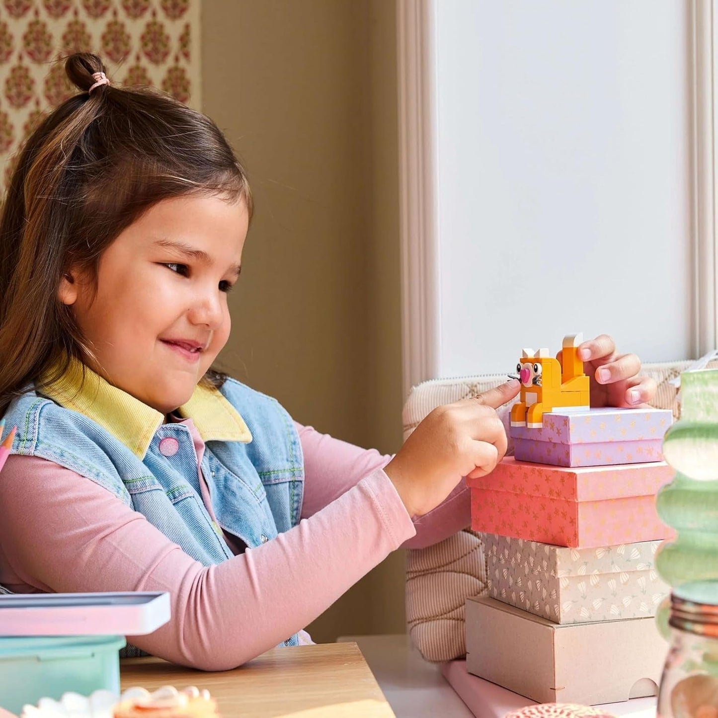 LEGO Classic Kreativ-Spaßbox, bunte Bausteine für fantasievolles Rollenspiel, Bauset für Einsteiger, Spielzeug für Mädchen und Jungen ab 5 Jahren, wiederaufbaubare Modelle 11042 Bausets Besuchen Sie den LEGO-Store