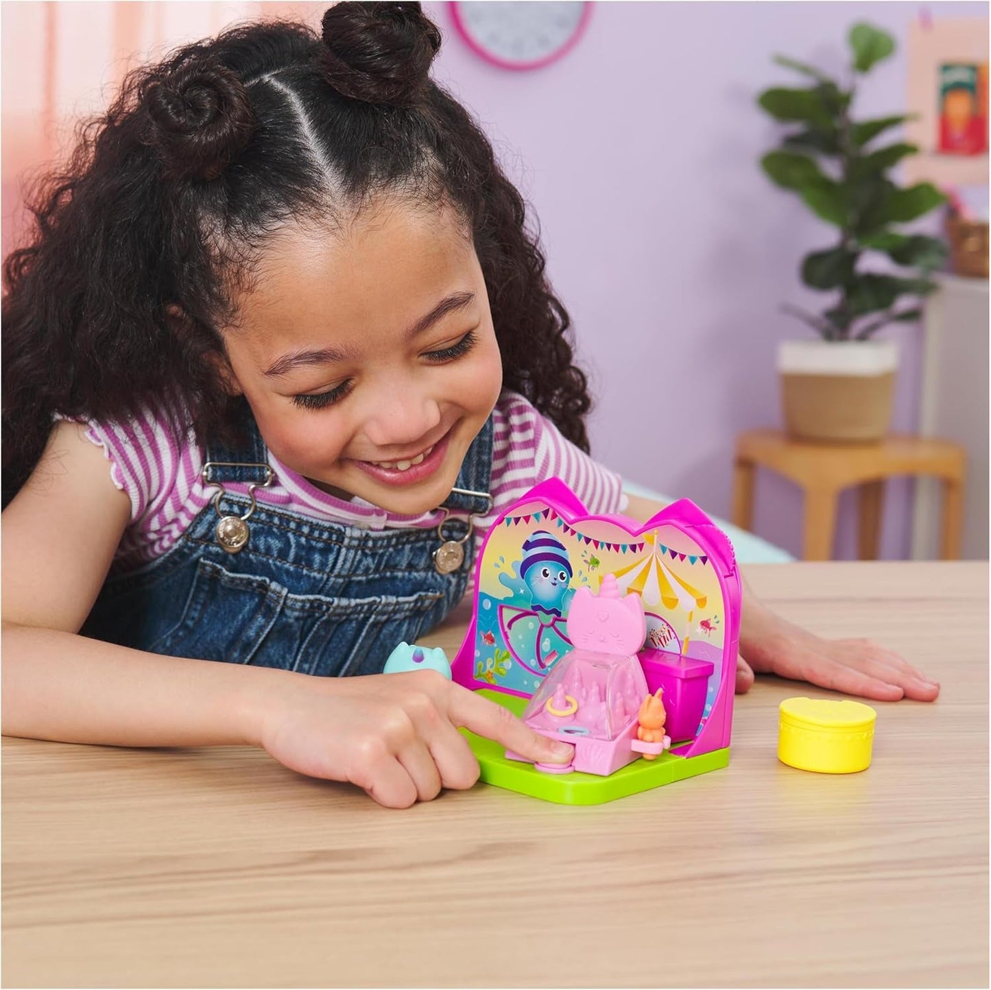 DREAMWORKS GABBY'S DOLLS HOUSE – Deluxe-Zimmer-Spielset, Kitty-Narwal-Partyraum, thematische Möbel und Accessoires, ab 3 Jahren