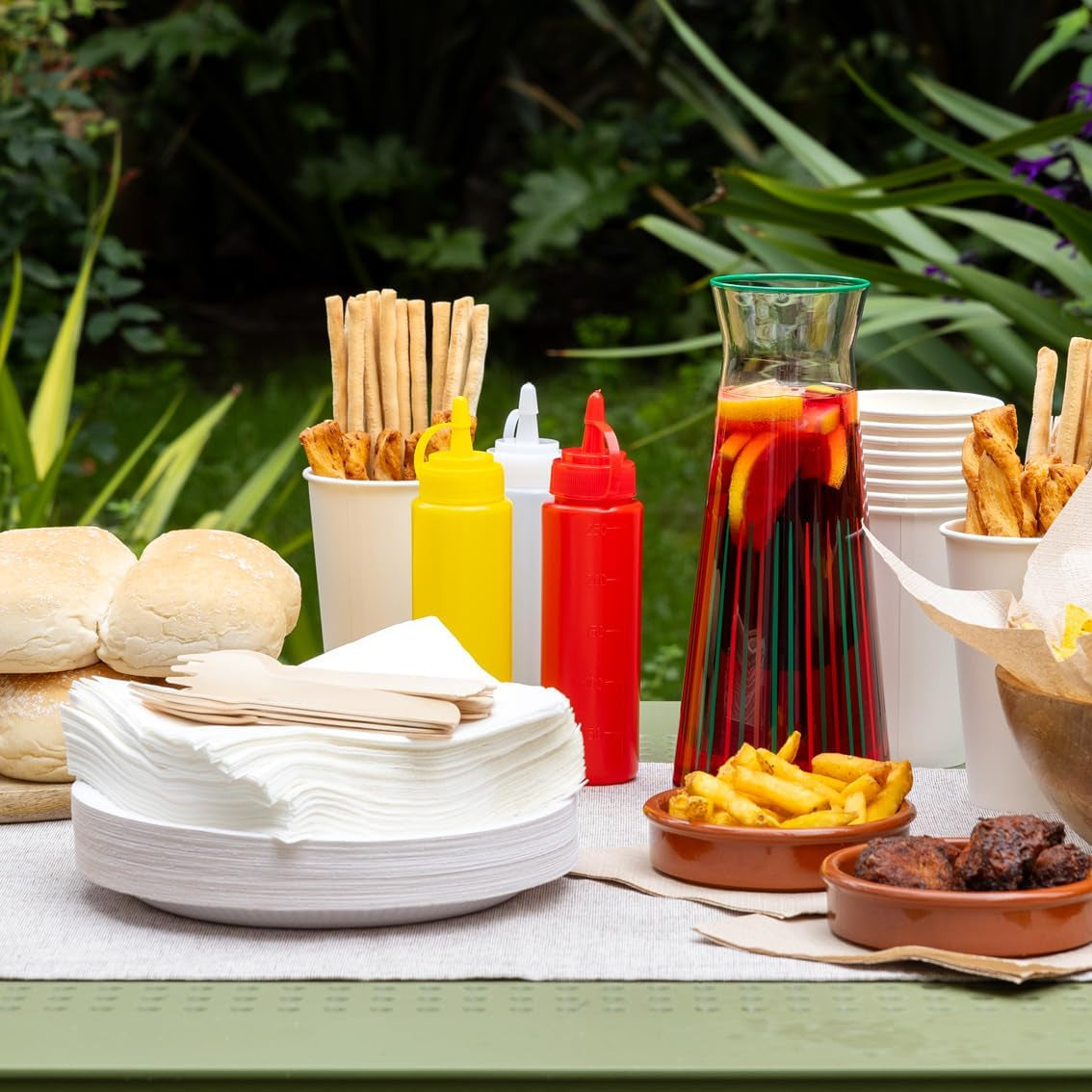 Table Kind 100 weiße weiche Servietten in Großpackung, hochwertige Servietten für Party, Catering und den täglichen Gebrauch, FSC, nachhaltig und recycelbar, hergestellt in der EU | 2-lagig | 33 cm