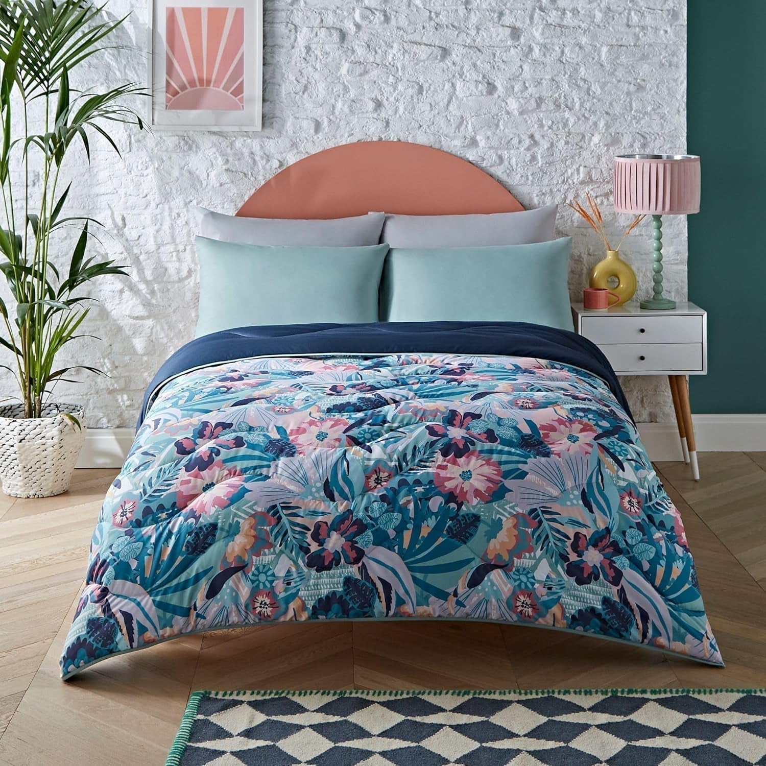 Night Lark Coverless Duvet Super King 6 Tog Spring Summer – Abstrakte Wellen. Superweiche, bequeme und leichte Decke. Maschinenwaschbar und schnell trocknend, alles in einem Set. Wendekissenbezüge. Naty Shop Bettdecken und Steppdecken. Palmen in Pastellfarben. Einzelbett